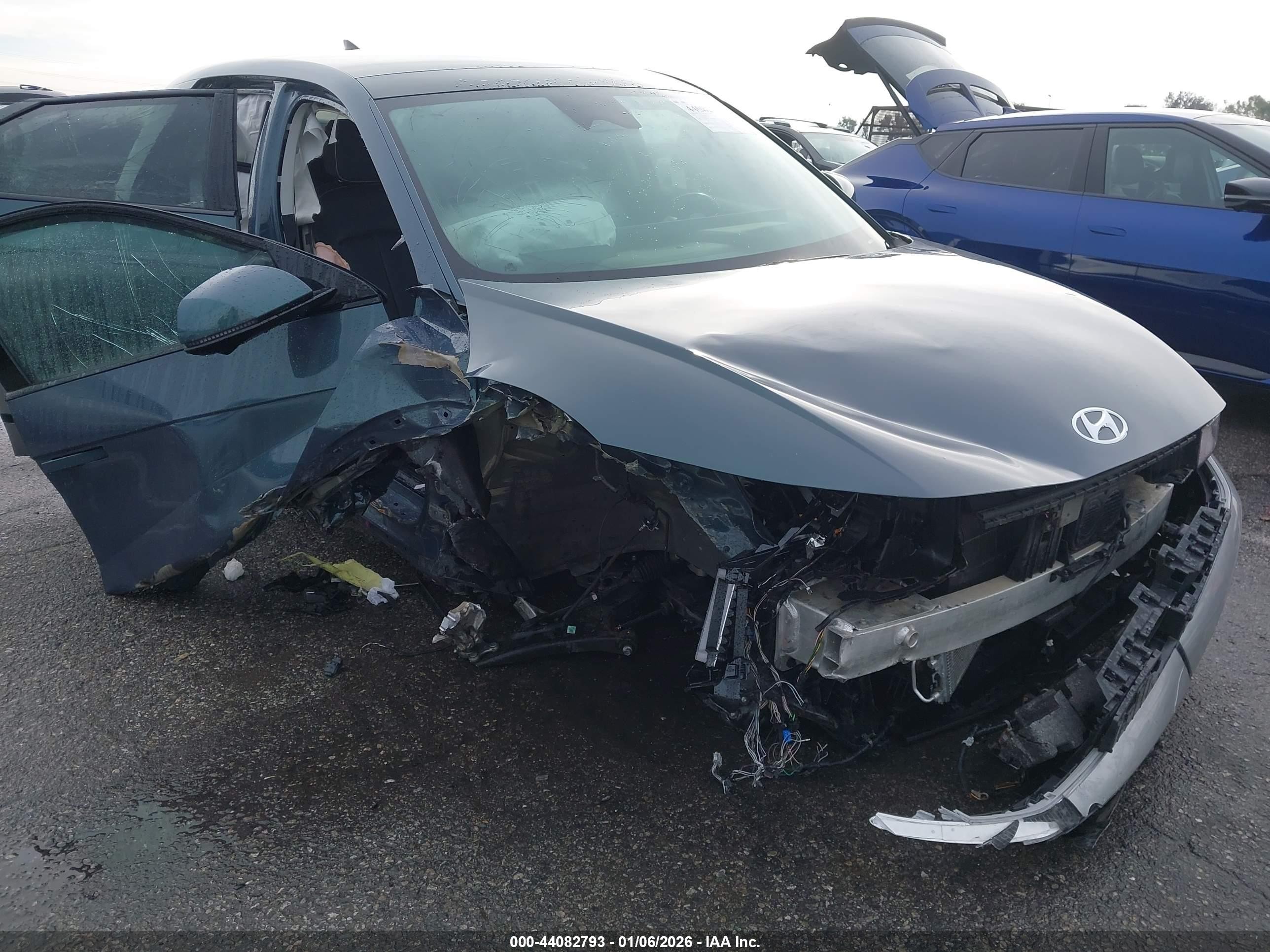 2024 Hyundai Ioniq 5 Limited, VIN KM8KR4DE9RU253136 — Side