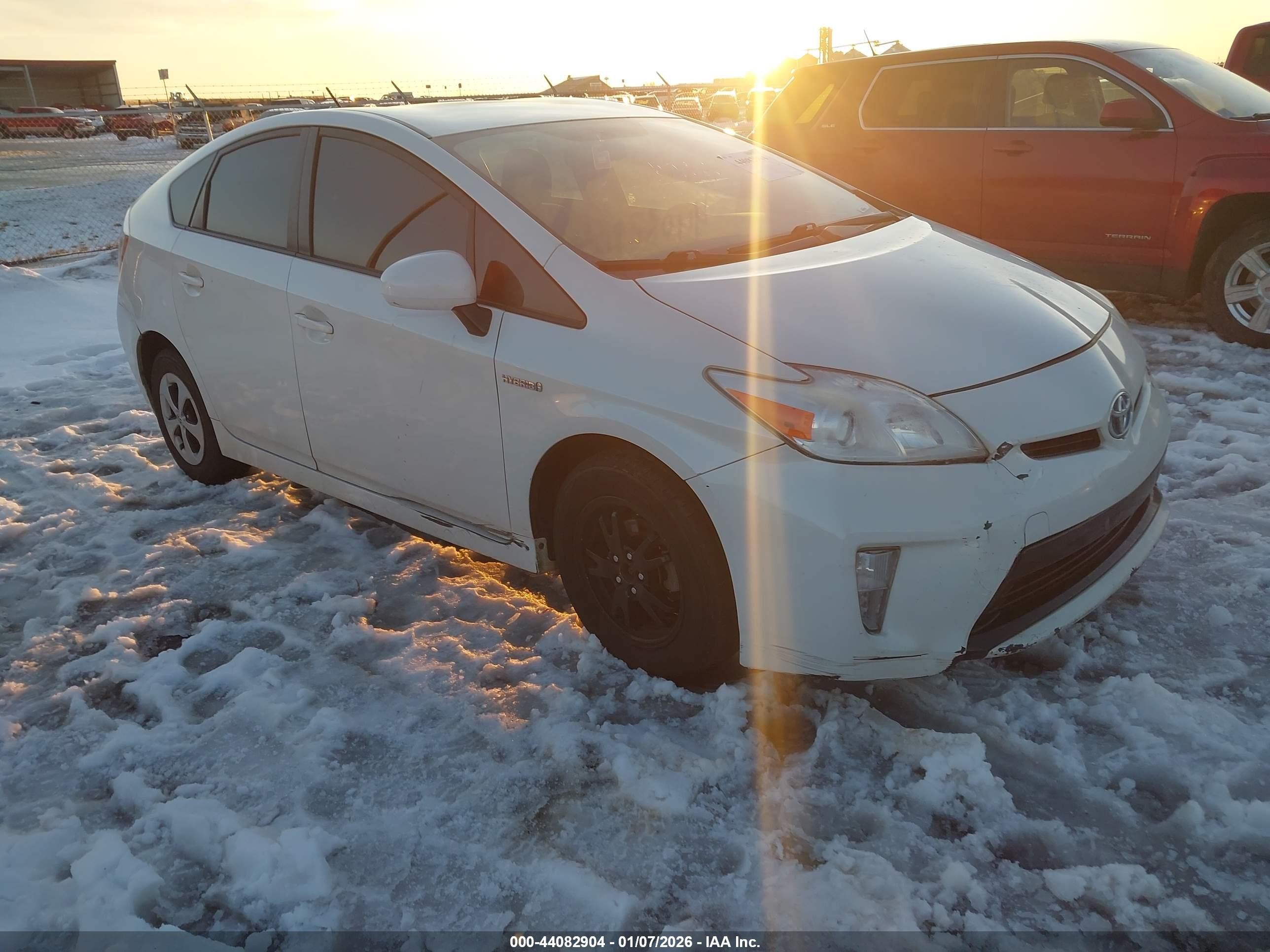 2015 Toyota Prius Persona Series, VIN JTDKN3DU4F0468346 — Rear end