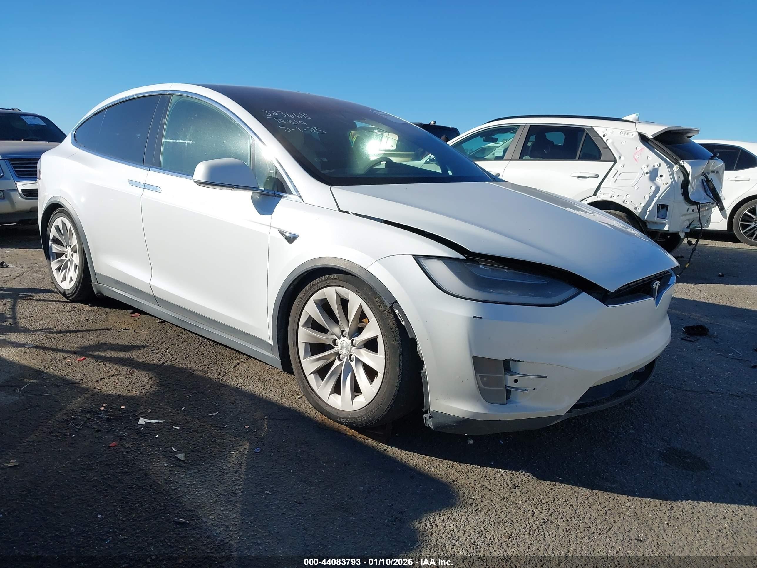 2021 Tesla Model X Long Range Plus, VIN 5YJXCDE27MF323668 — Front end