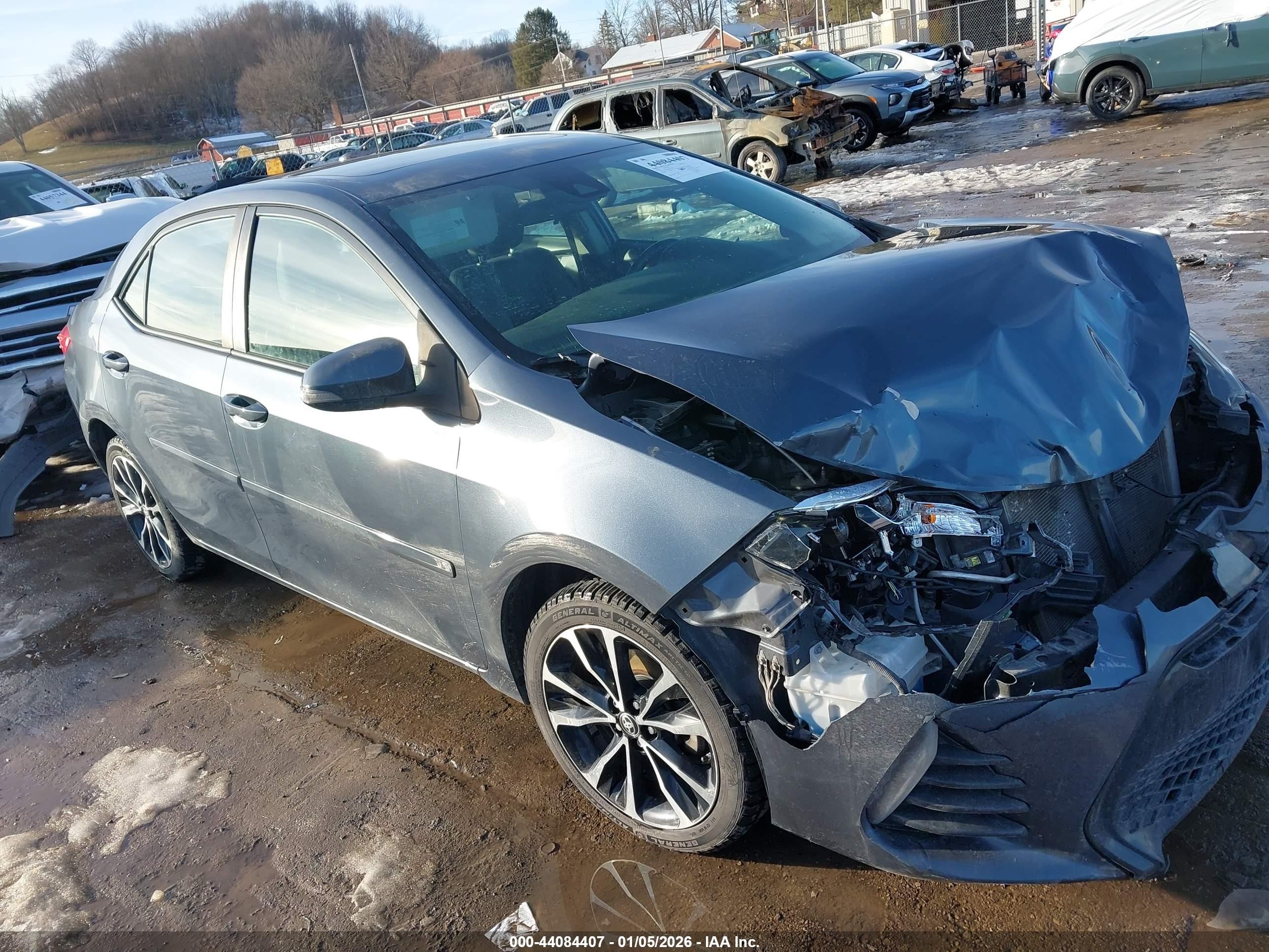 2019 Toyota Corolla LE, VIN 2T1BURHE3KC214796 — Front end