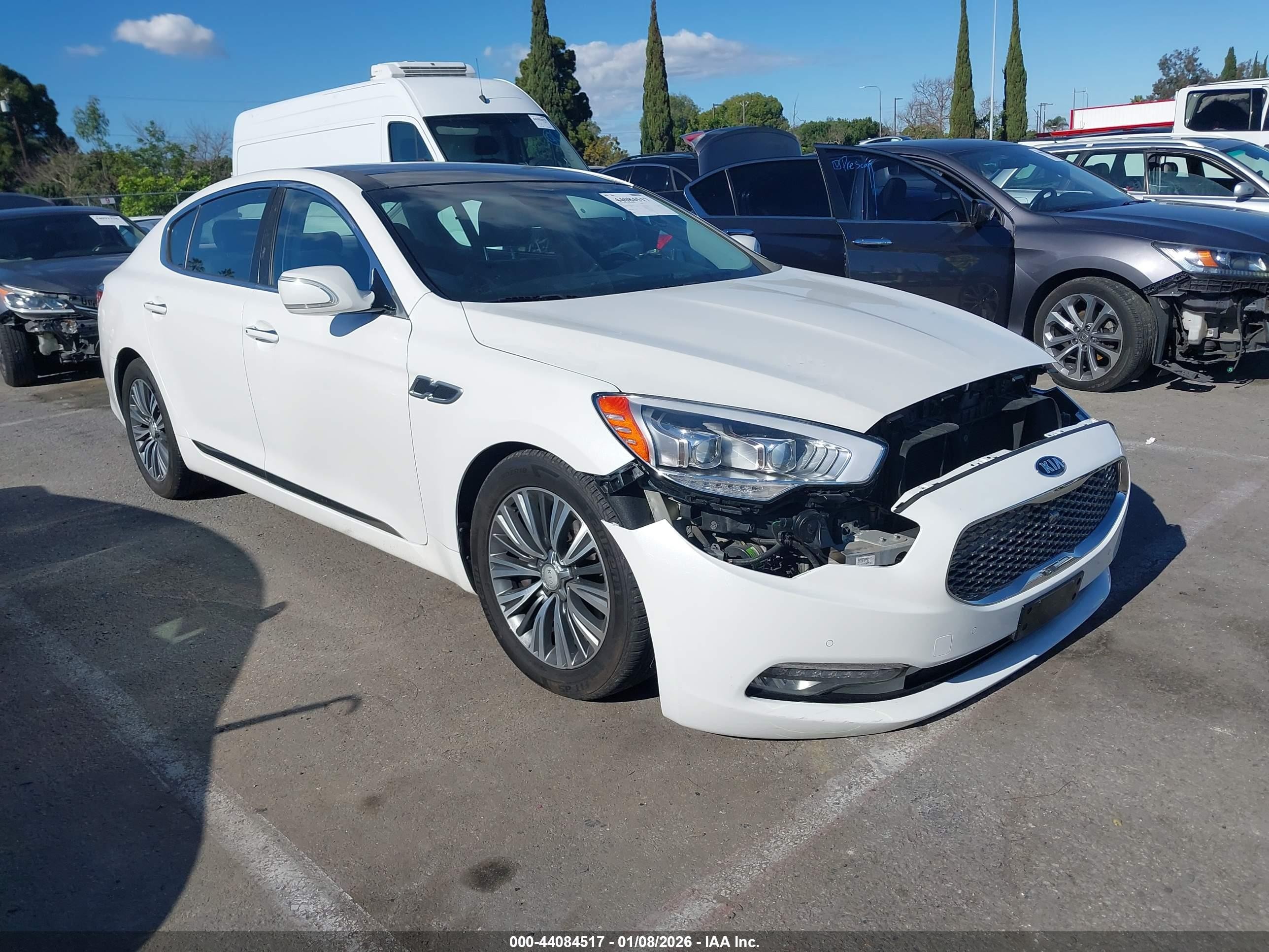 2017 Kia K900 Premium, VIN KNALT4D3XH6034551 — Front end