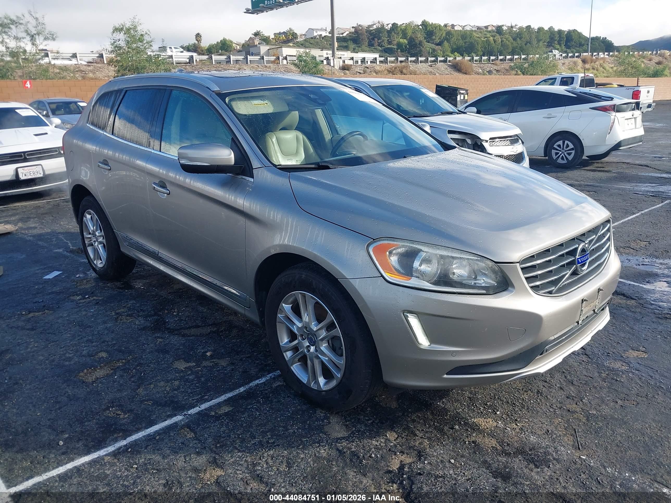 2015 Volvo XC60, VIN YV426MDC1F2616691 — Auction photo