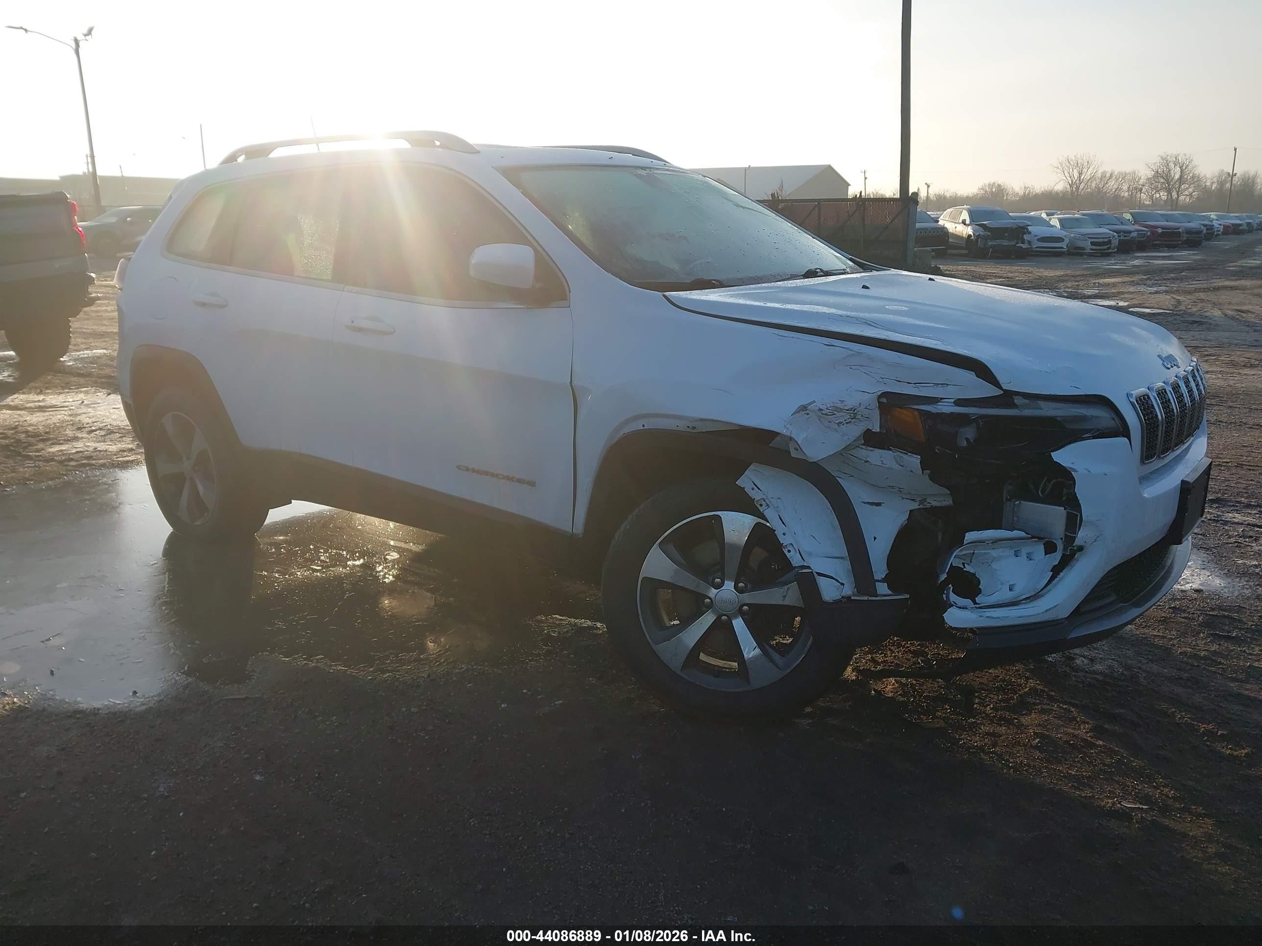 2019 Jeep Cherokee Limited, VIN 1C4PJMDX1KD452237 — Front end