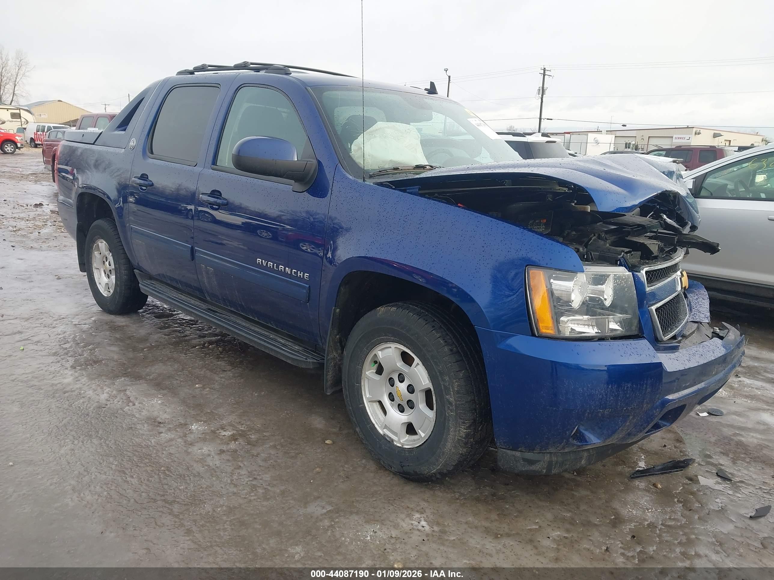 2013 Chevrolet Avalanche LS, VIN 3GNTKEE78DG241078 — Front end