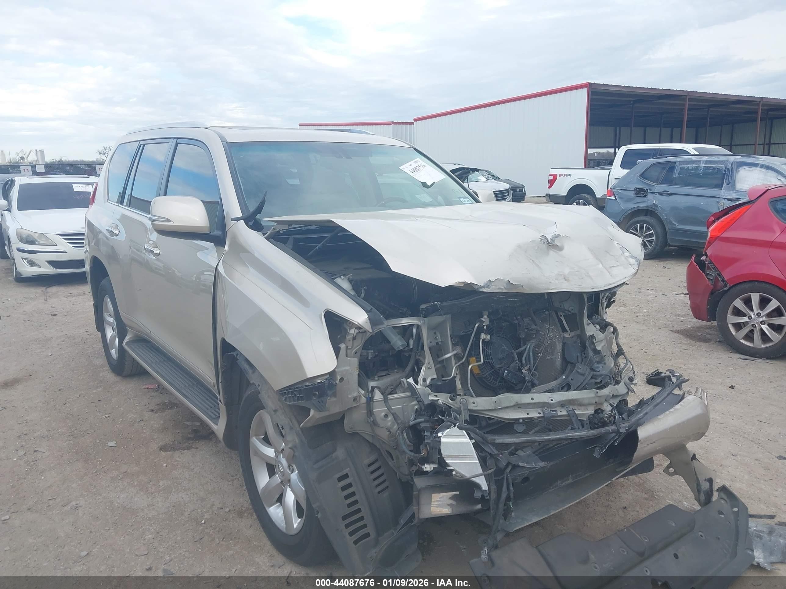 2011 Lexus GX 460, VIN JTJBM7FX9B5022480 — Front end