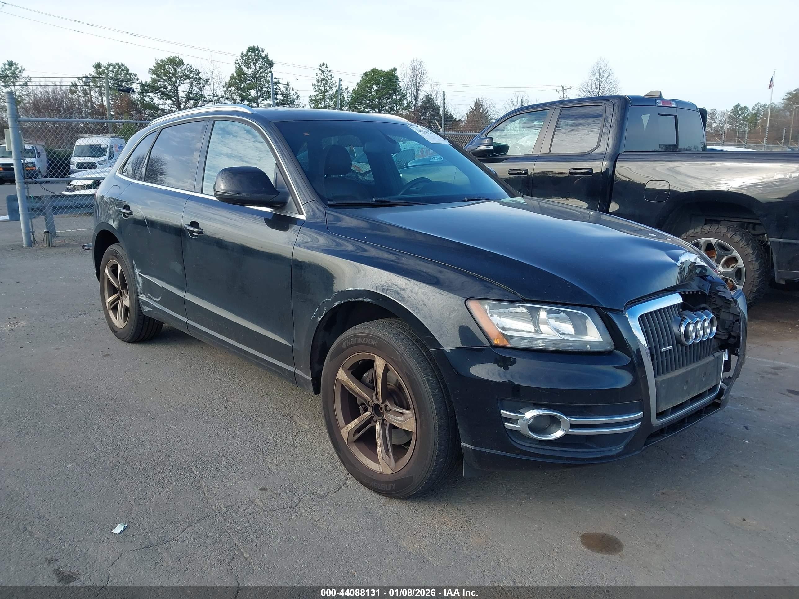 2011 Audi Q5 Premium, VIN WA1CFAFP8BA018369 — Front end