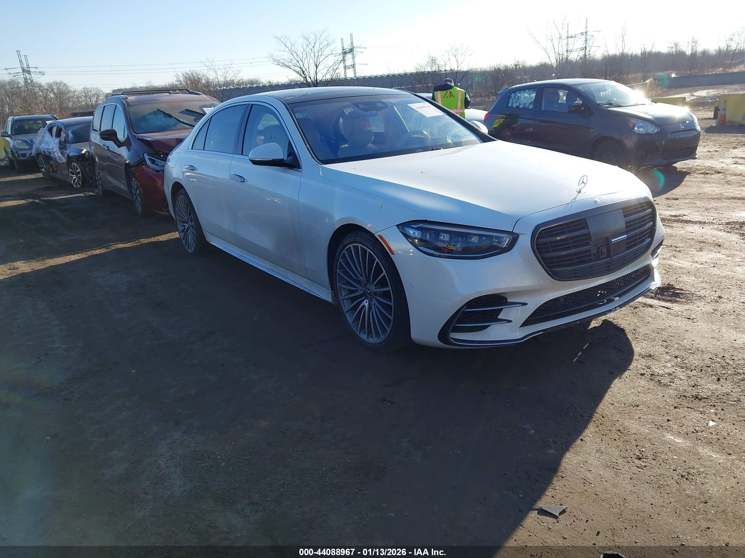 2021 Mercedes-Benz S 580, VIN W1K6G7GB6MA025805 — Undercarriage