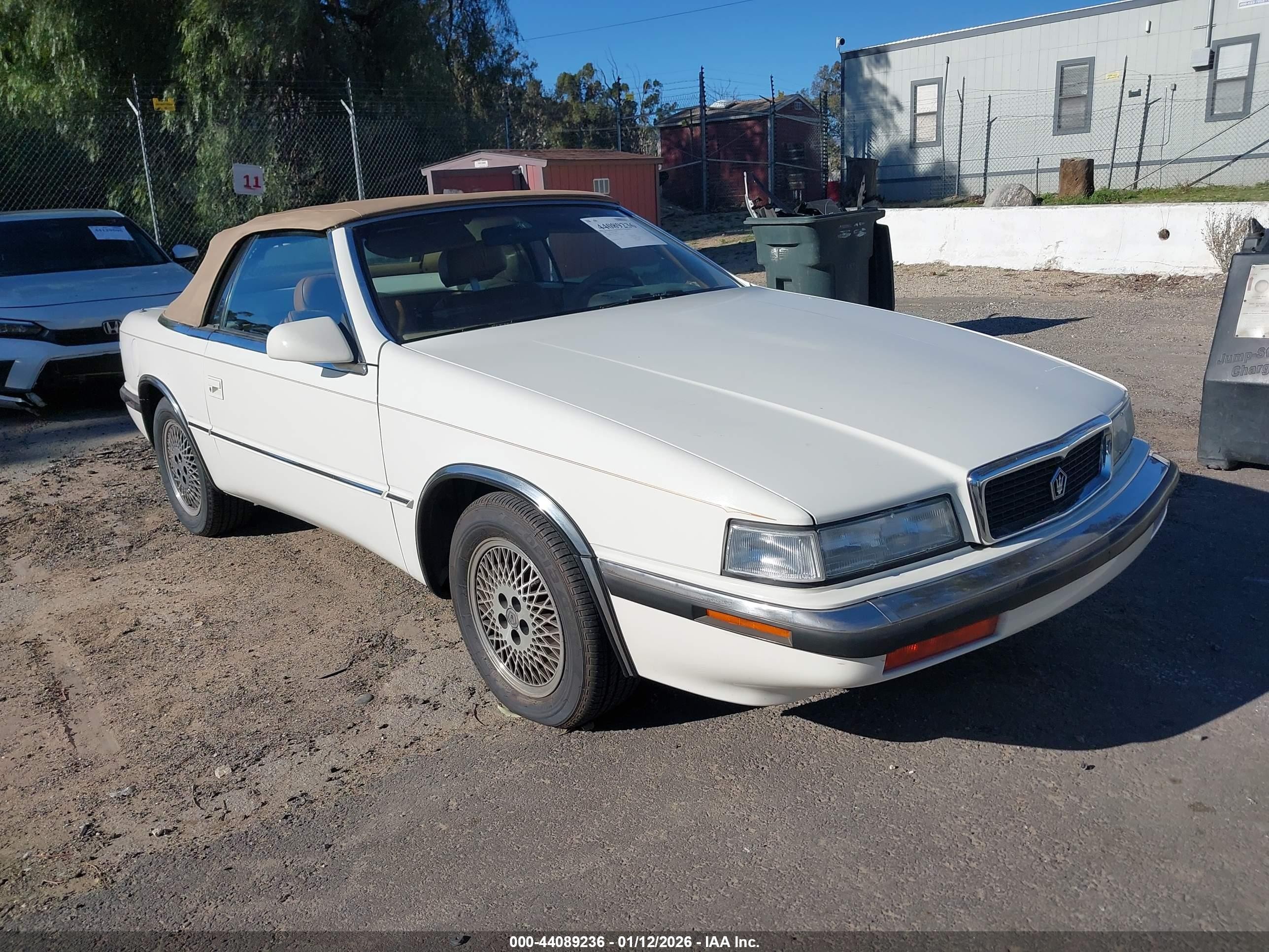1990 Chrysler TC by Maserati, VIN ZC2FS120XLB205237 — Side