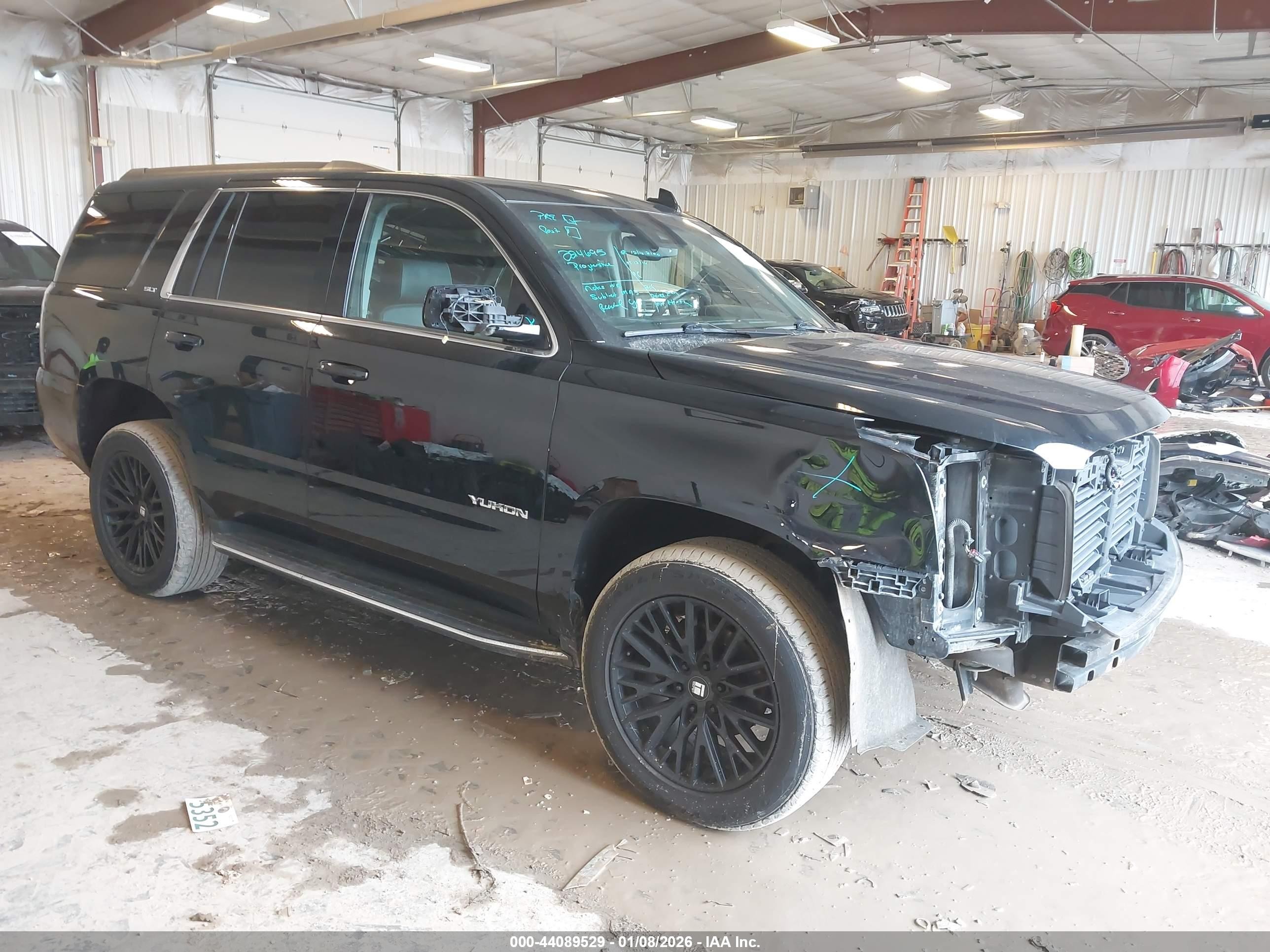 2017 GMC Yukon SLT, VIN 1GKS2BKC4HR313862 — Front end