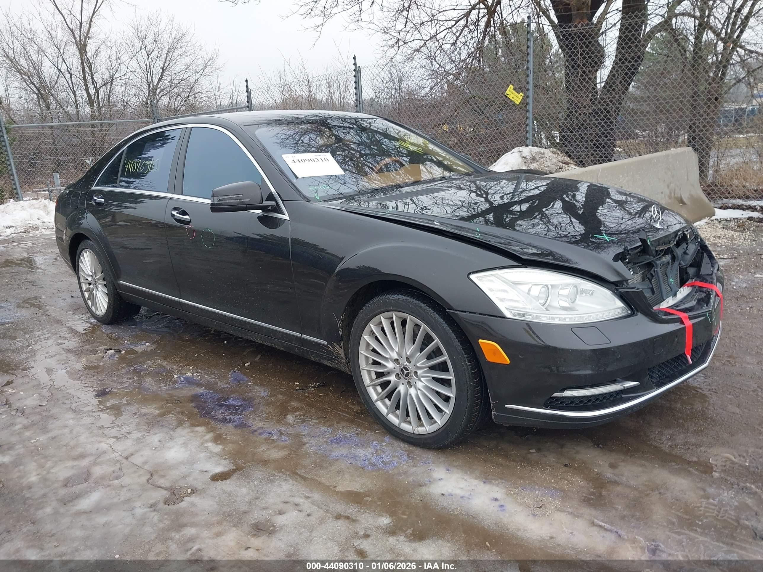 2010 Mercedes-Benz S 550, VIN WDDNG8GB3AA332636 — Front end