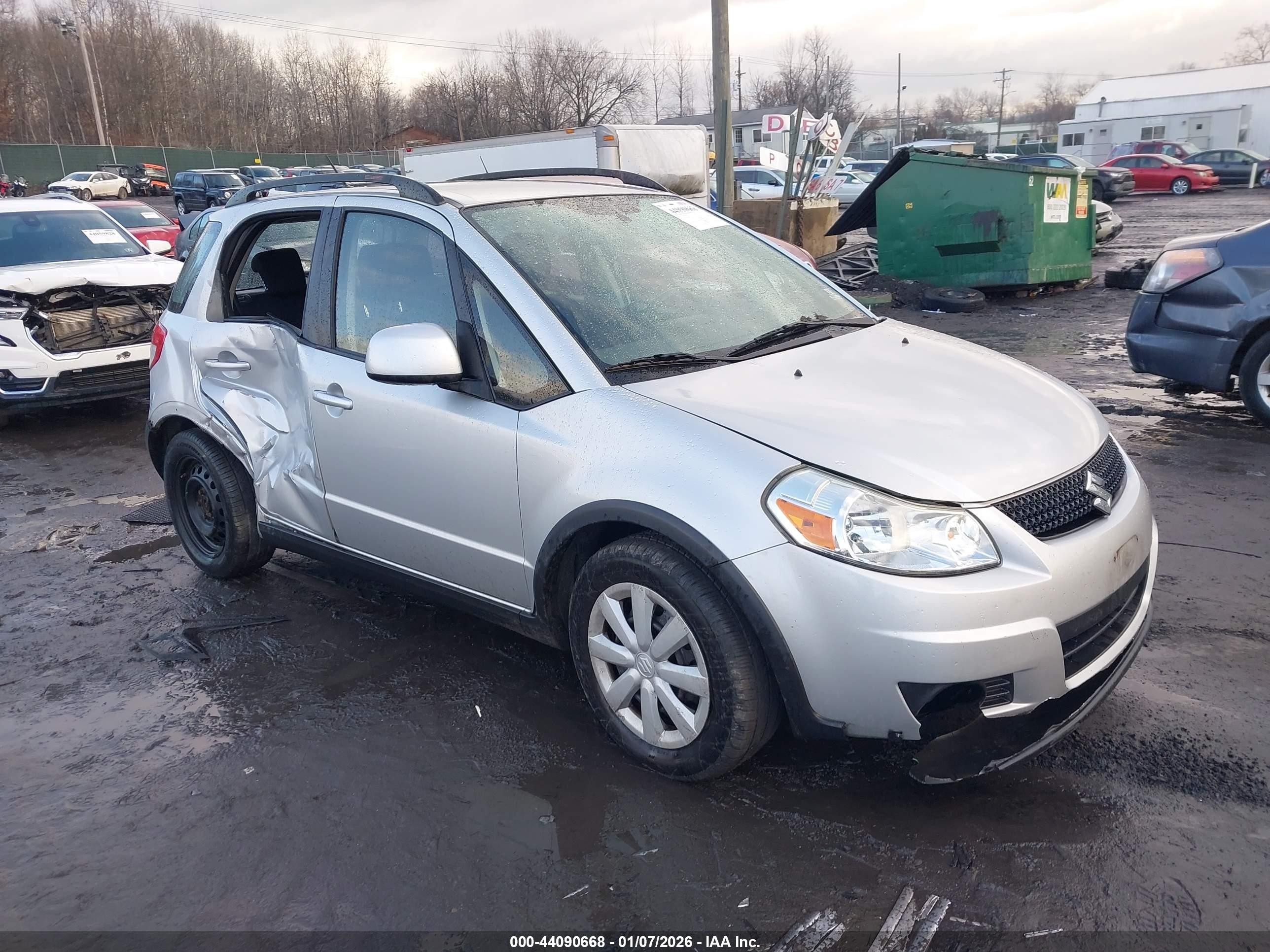 2010 Suzuki SX4, VIN JS2YB5A39A6311482 — Бок