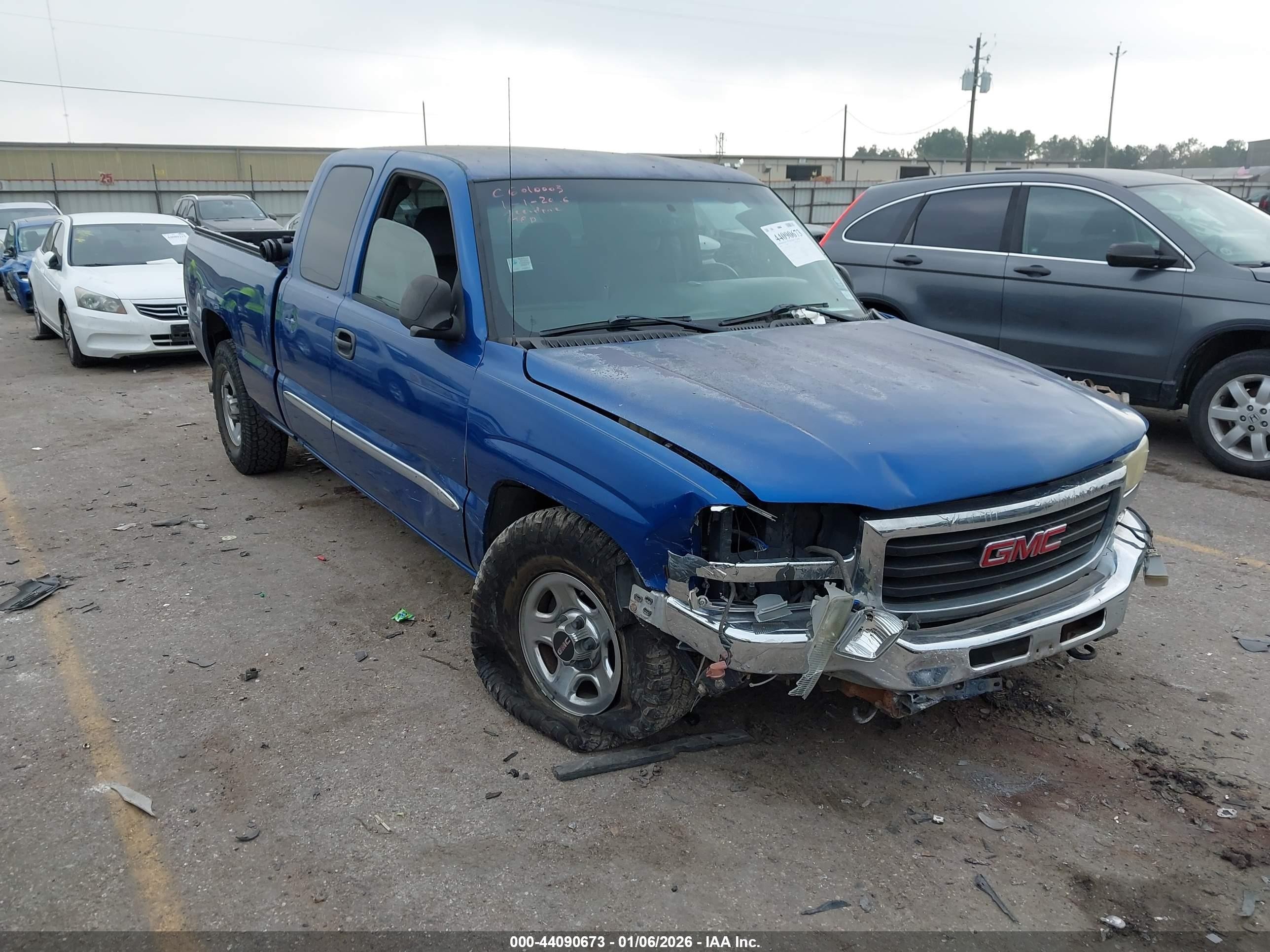 2004 GMC Sierra 1500 SLE, VIN 2GTEC19V241116585 — Auction photo 1 of 5