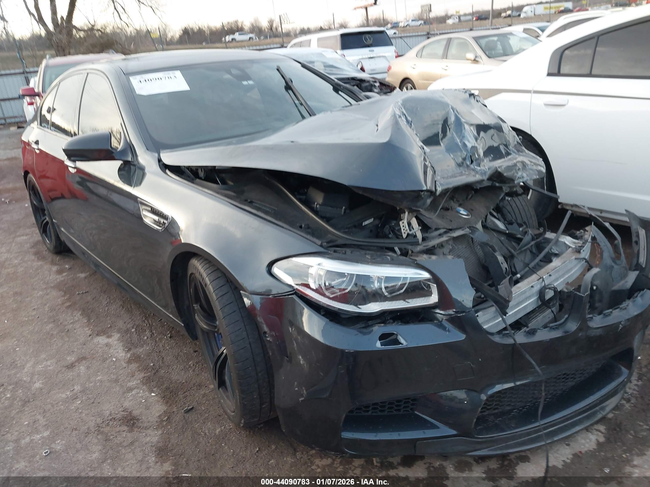 2014 BMW M5, VIN WBSFV9C54ED593734 — Перед