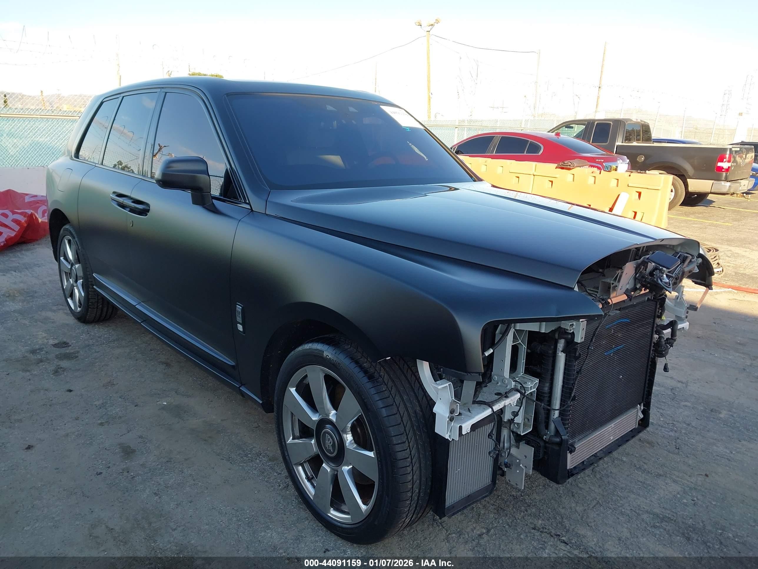 2021 Rolls-Royce Cullinan, VIN SLATV4C0XMU207325 — Front end