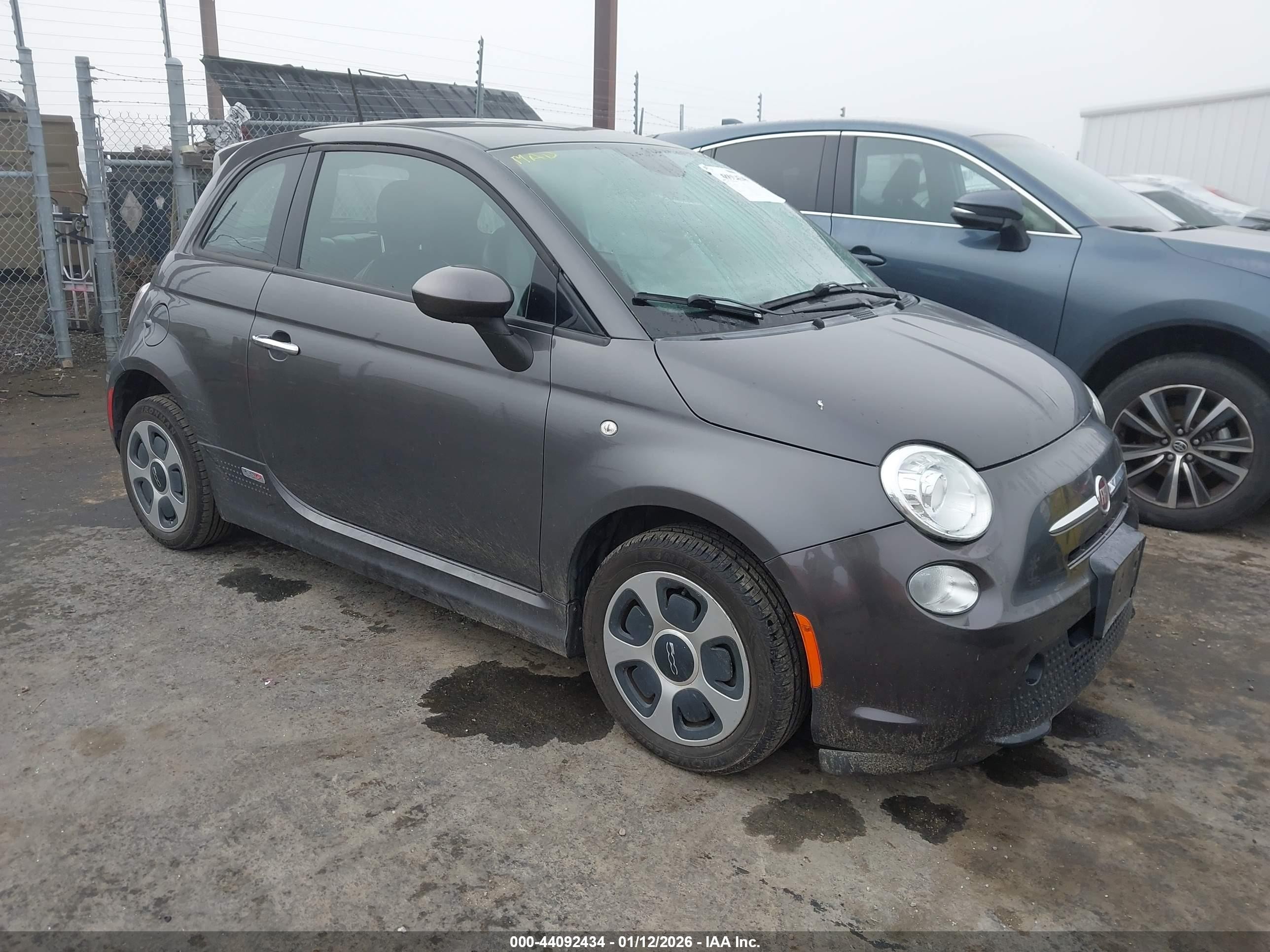 2014 FIAT 500e, VIN 3C3CFFGE8ET173604 — Front end