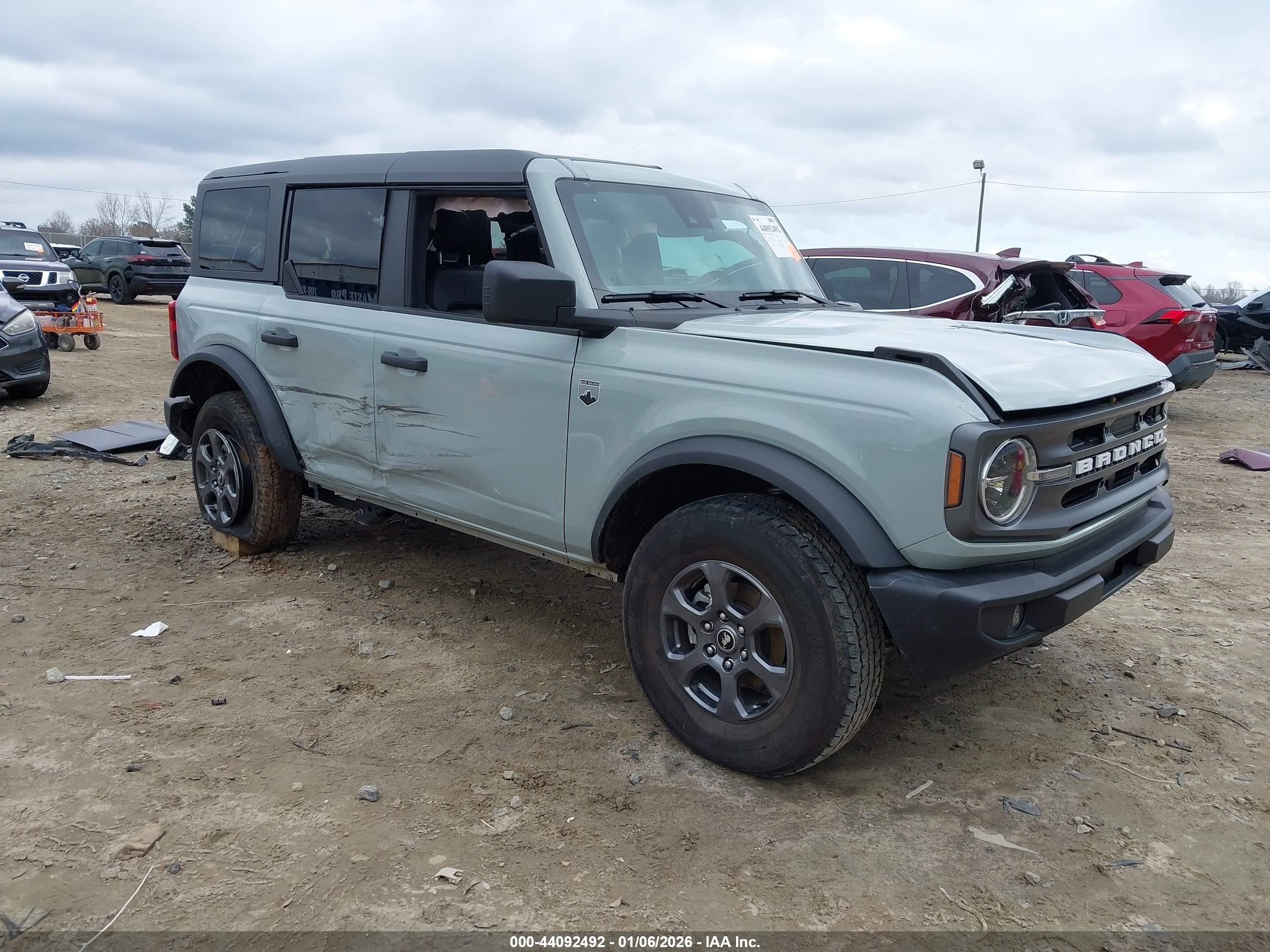 2024 Ford Bronco Big Bend, VIN 1FMDE7BH3RLB08537 — Side