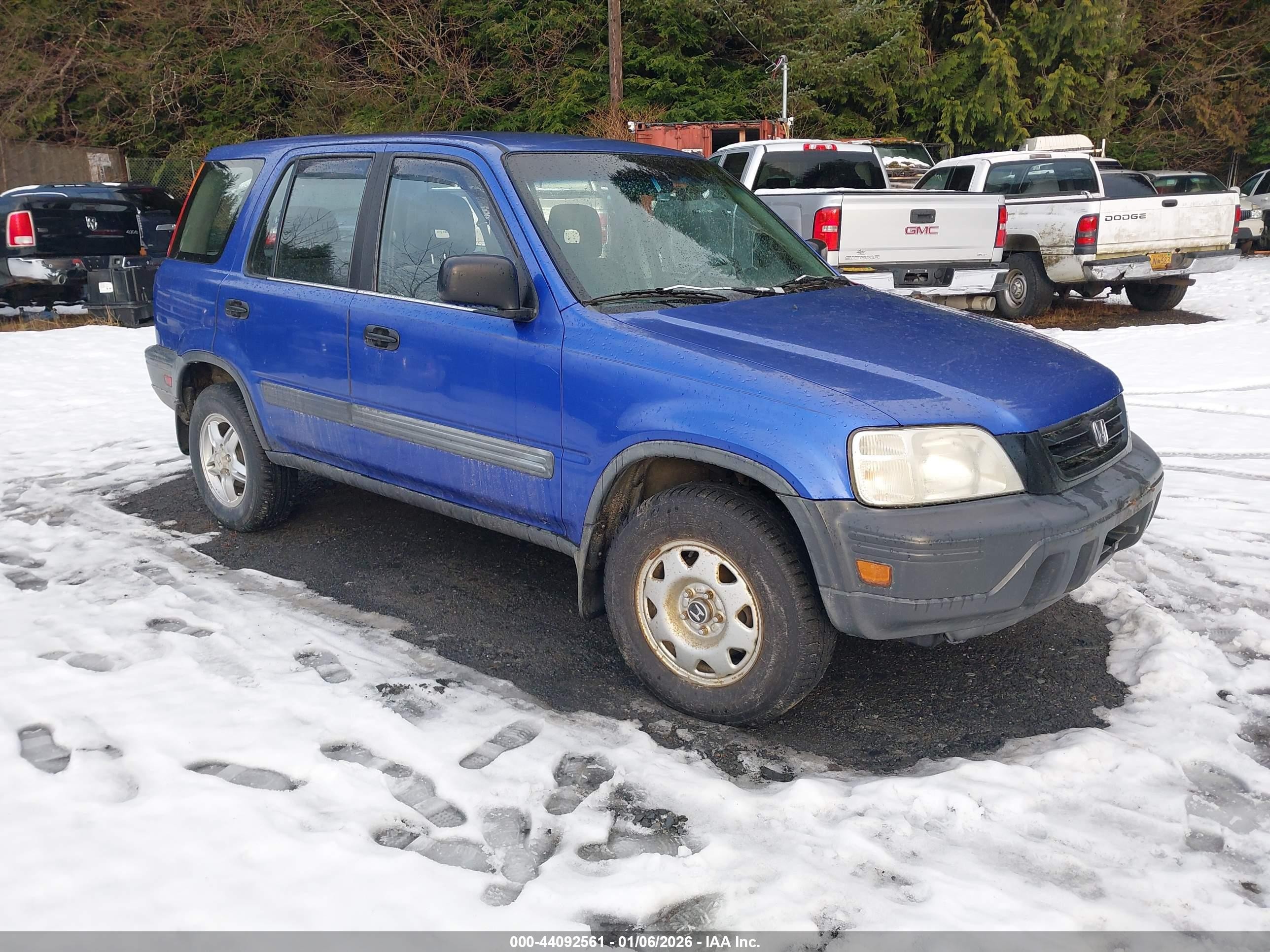 2001 Honda CR-V LX, VIN JHLRD18411C026490 — Side