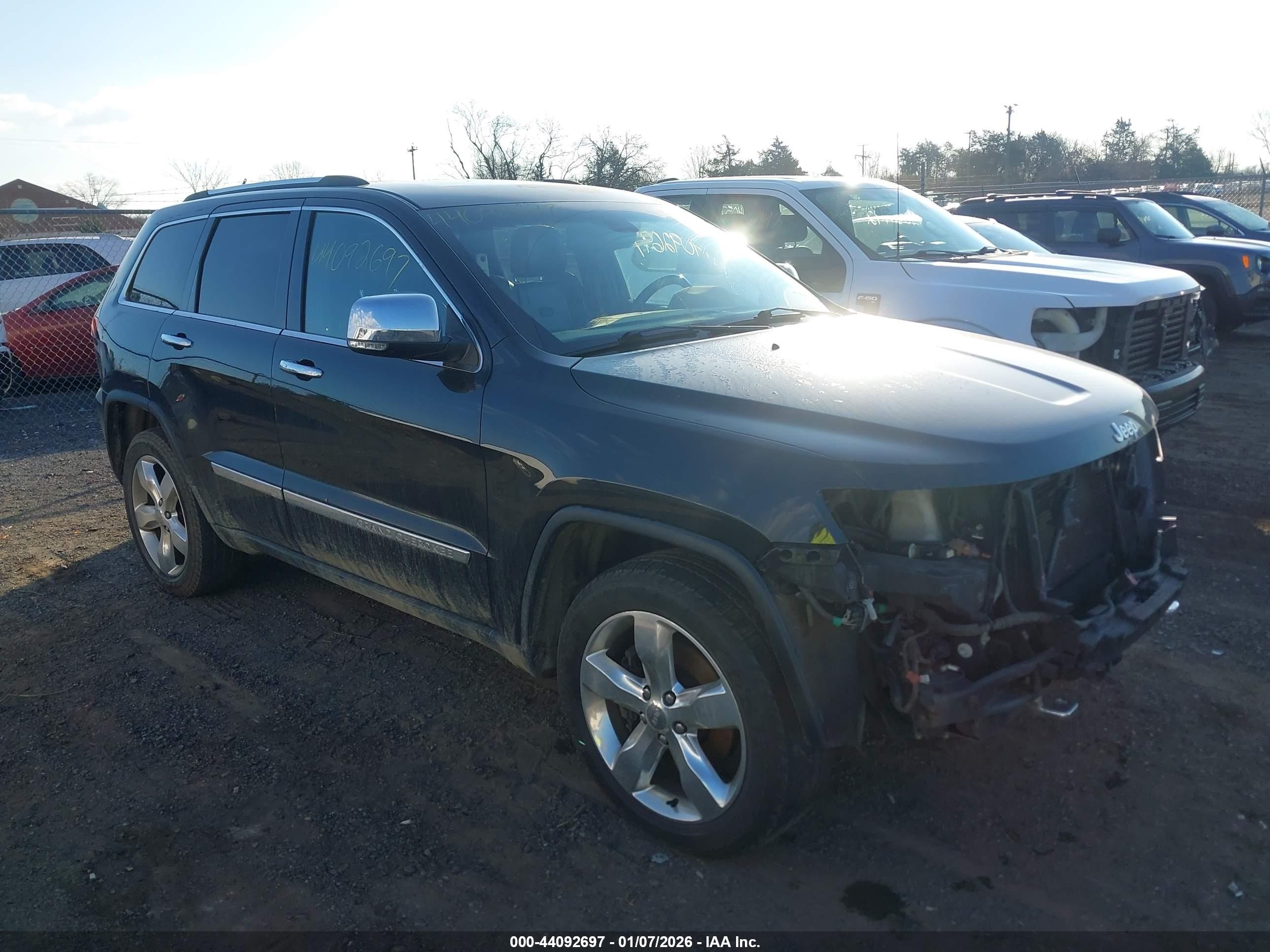 2013 Jeep Grand Cherokee Overland, VIN 1C4RJFCT5DC648256 — Front end
