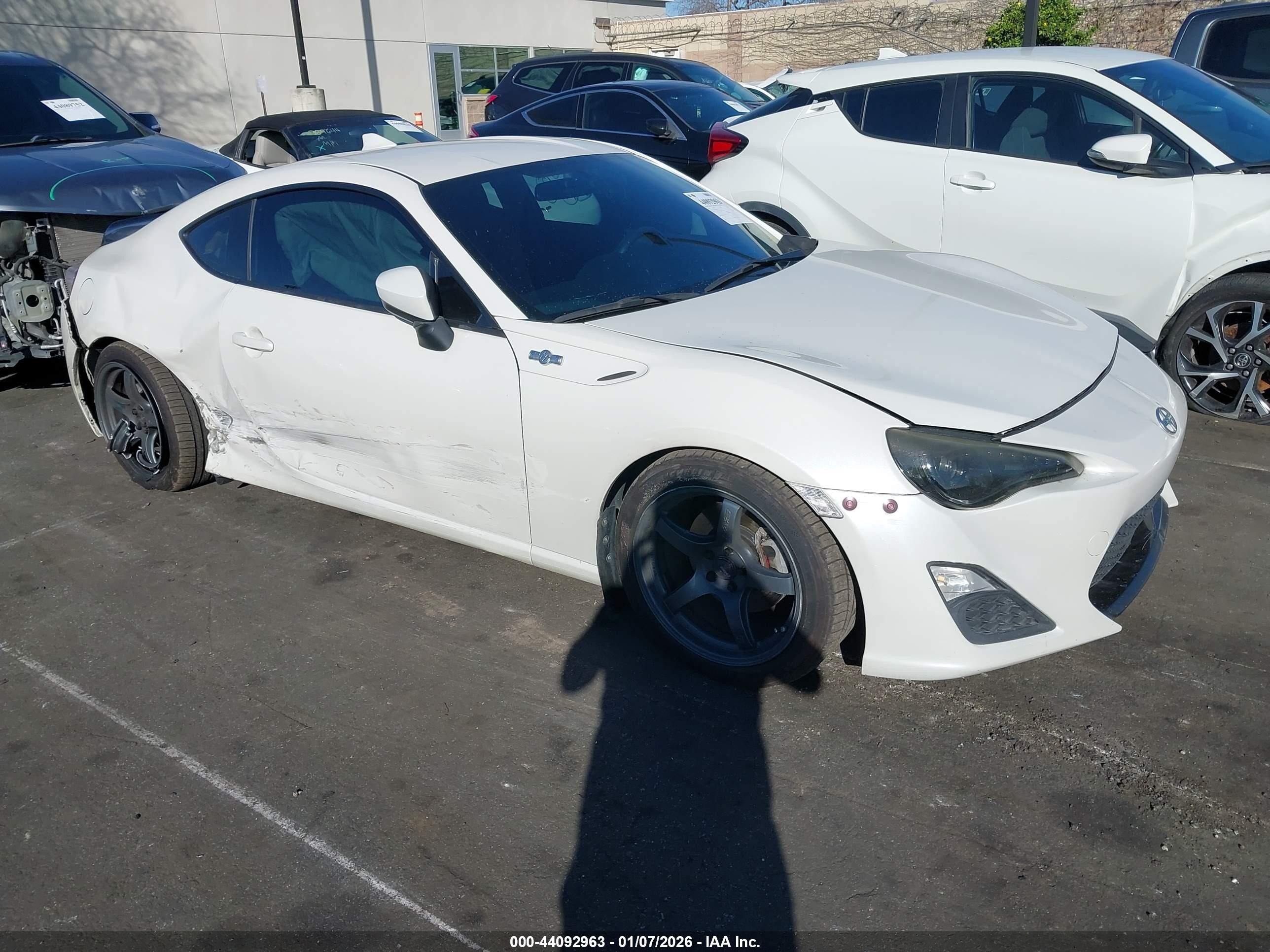 2016 Scion FR-S, VIN JF1ZNAA12G9709014 — Side