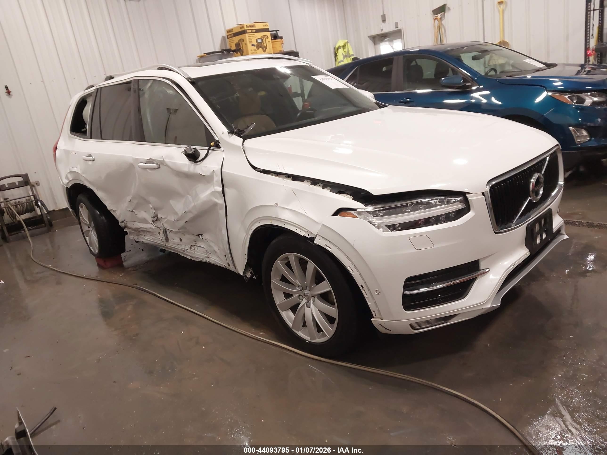 2018 Volvo XC90 Momentum, VIN YV4A22PK6J1388216 — Rollover