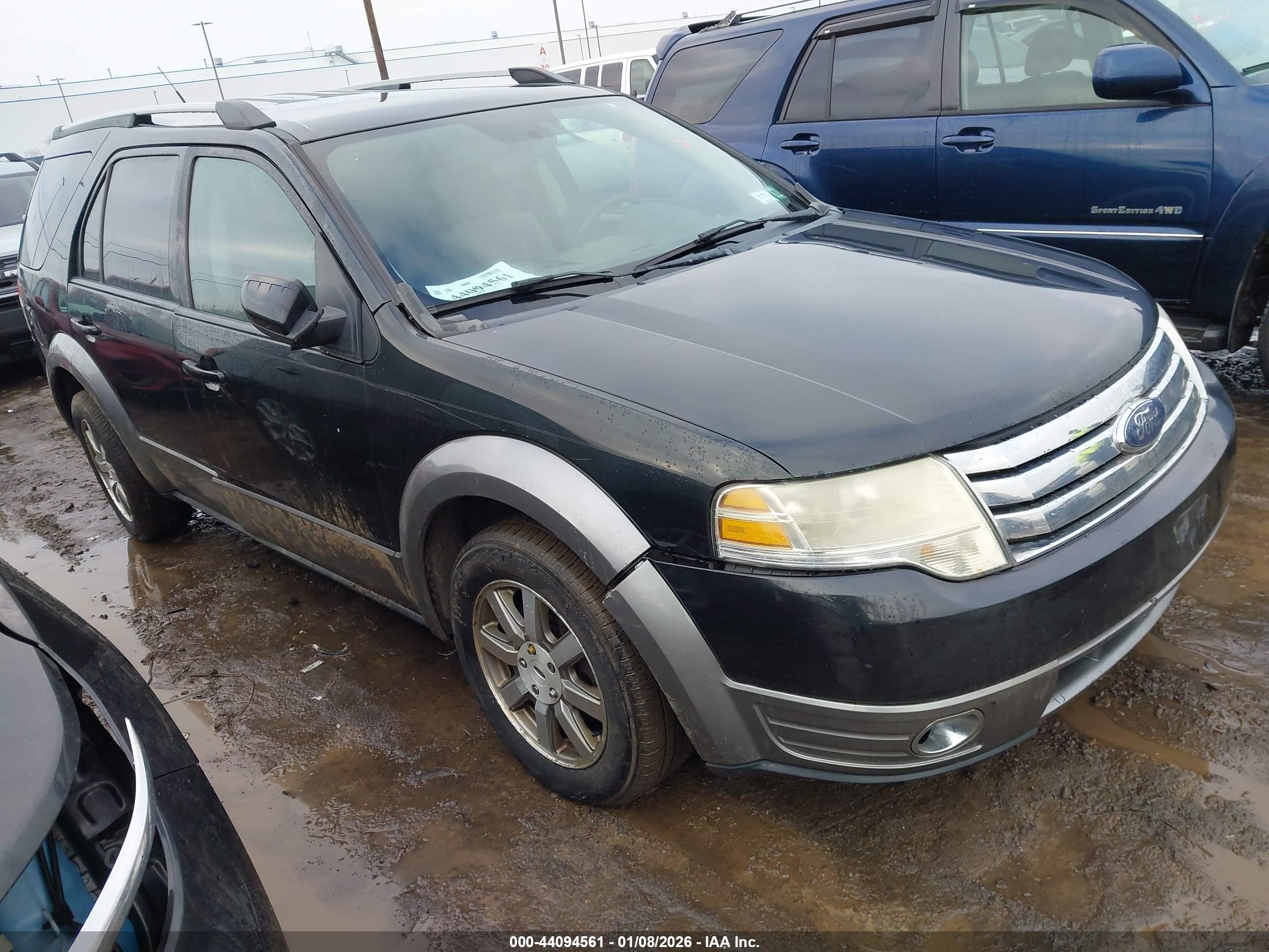 2009 Ford Taurus X SEL, VIN 1FMDK02W69GA03031 — Side