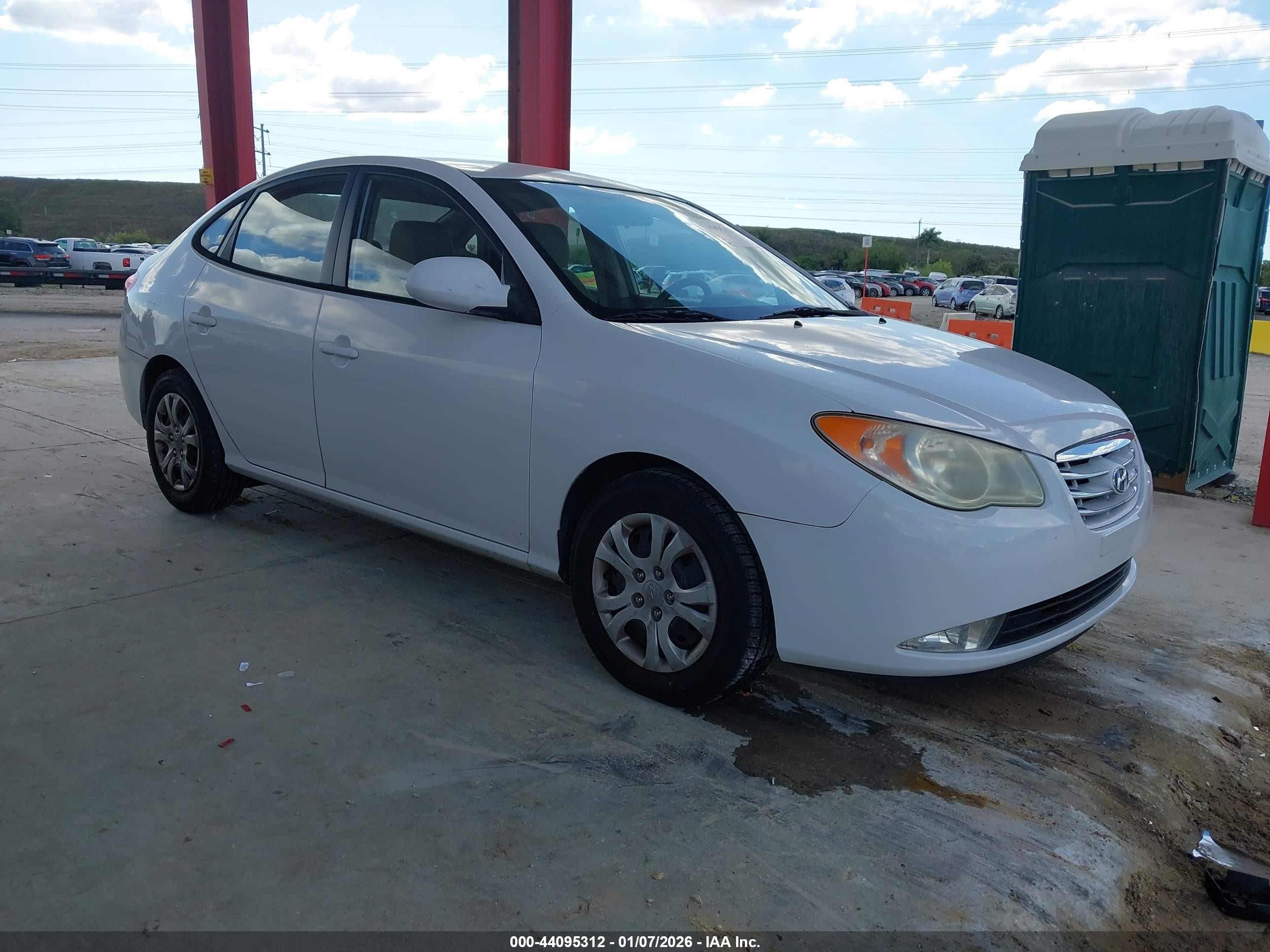2010 Hyundai Elantra GLS, VIN KMHDU4AD1AU934012 — Normal wear