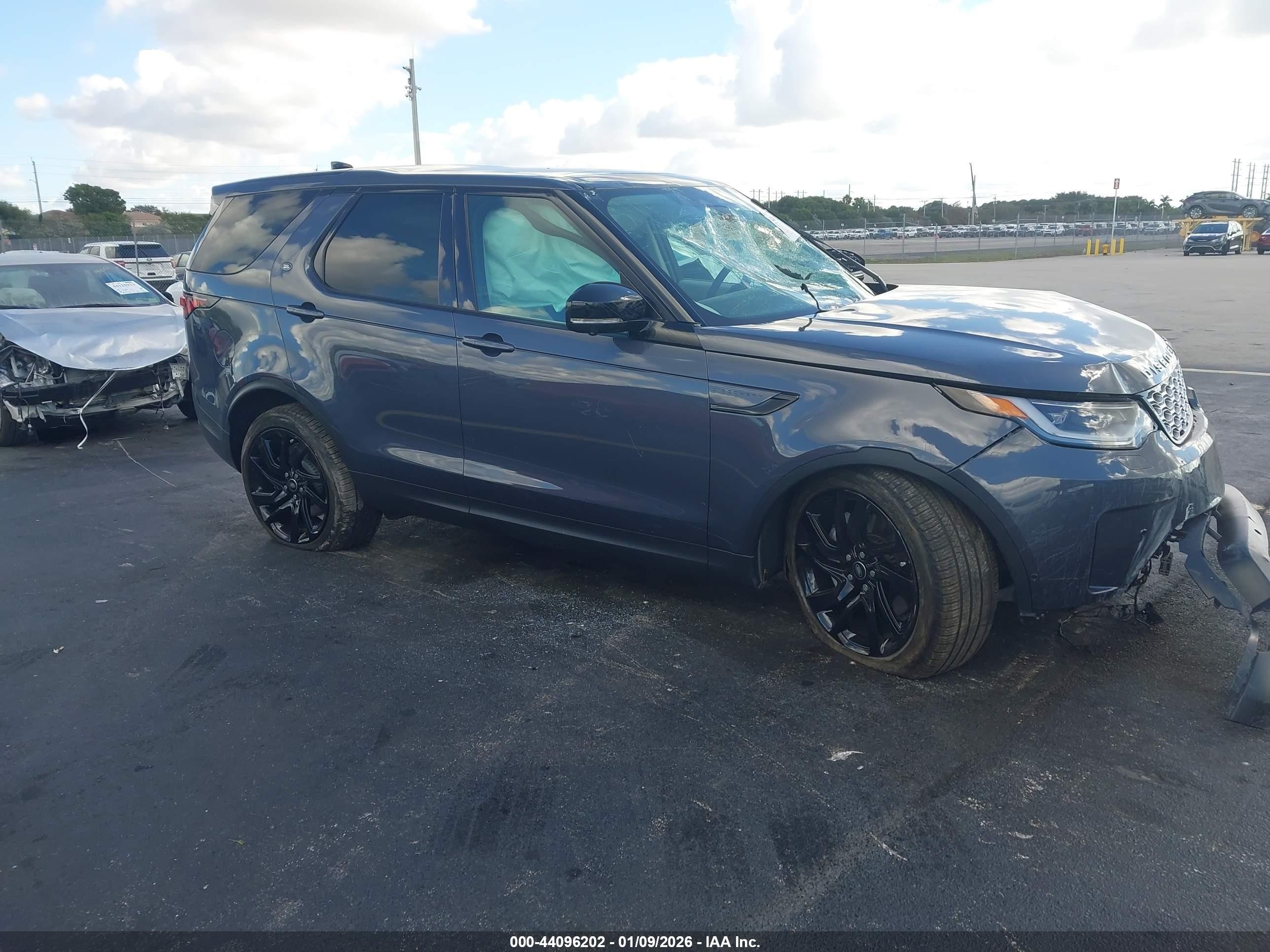 2025 Land Rover Discovery S, VIN SALRJ2FX3S2510475 — Side