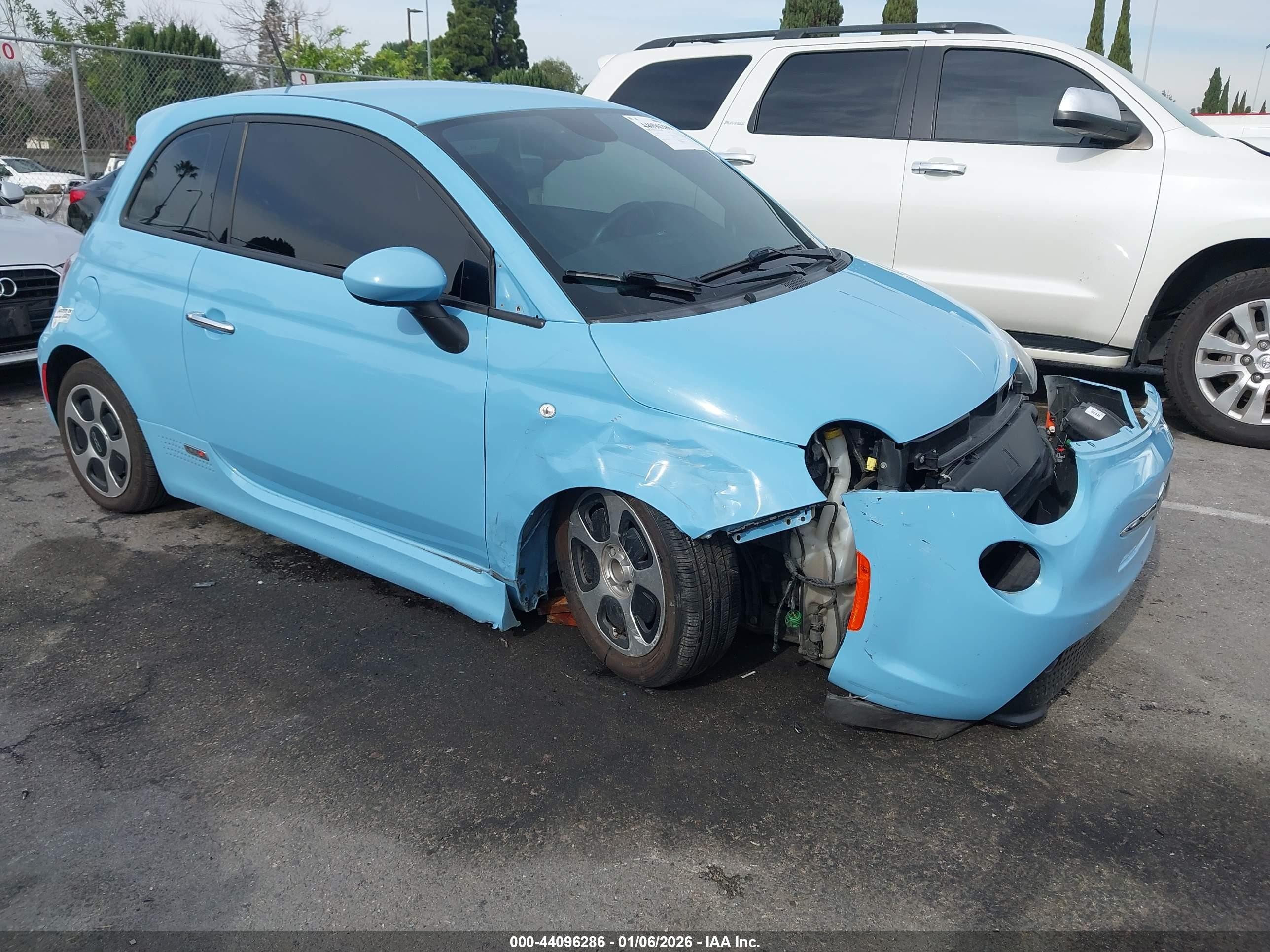 2015 FIAT 500e, VIN 3C3CFFGE0FT555501 — Front end