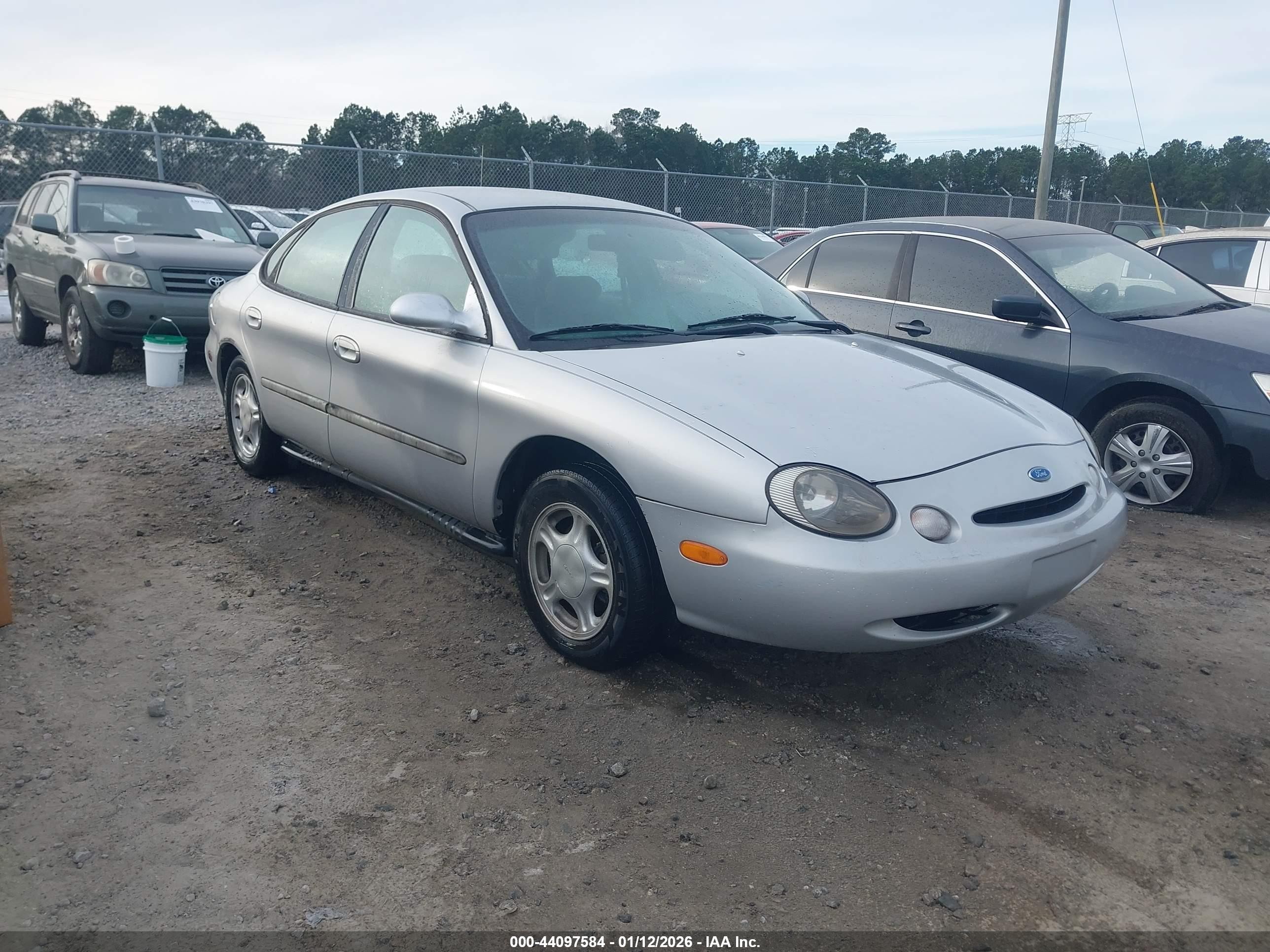 1996 Ford Taurus GL, VIN 1FALP52U0TA158784 — Side