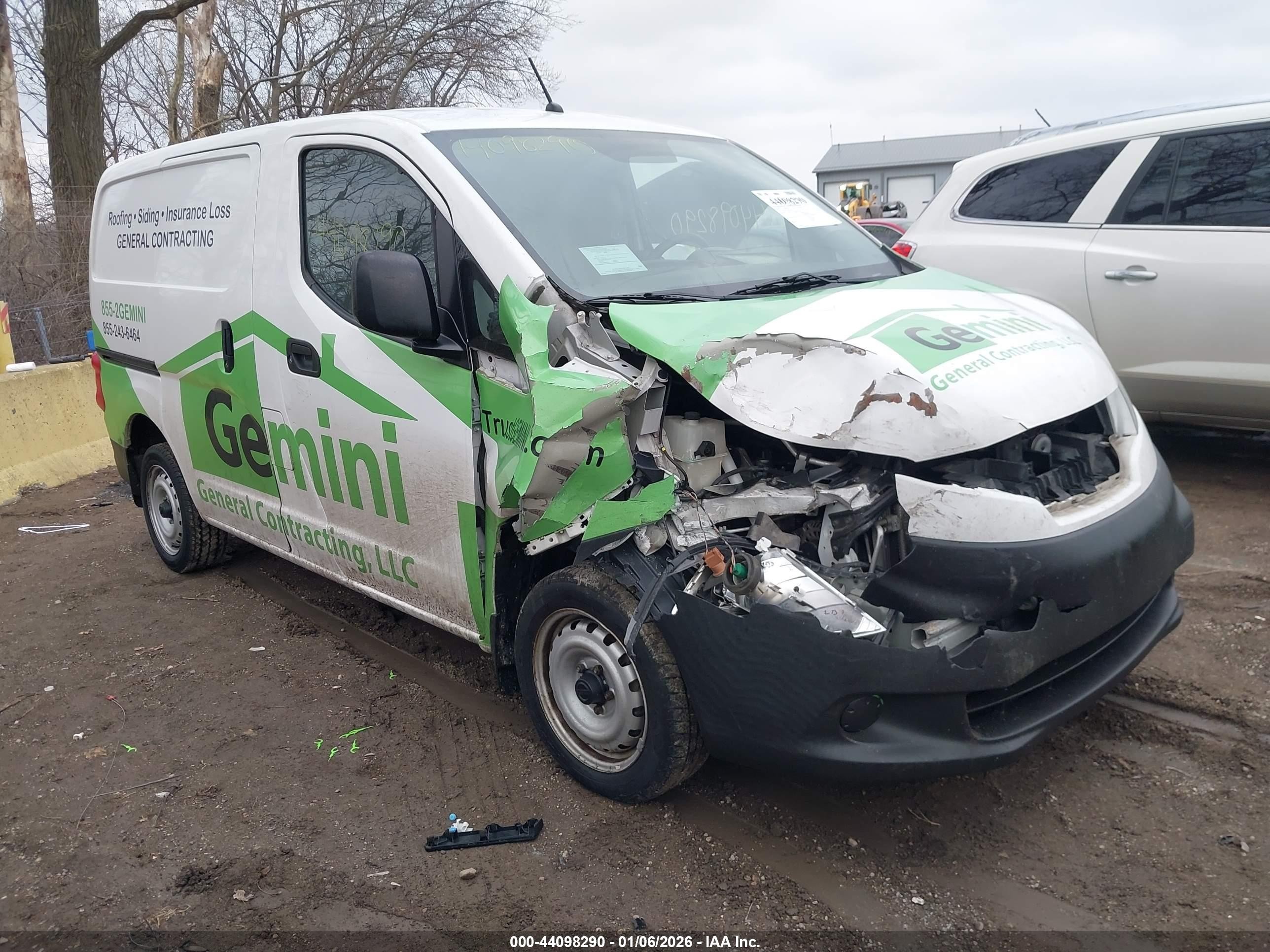 2019 Nissan NV200 S, VIN 3N6CM0KN6KK702584 — Front end