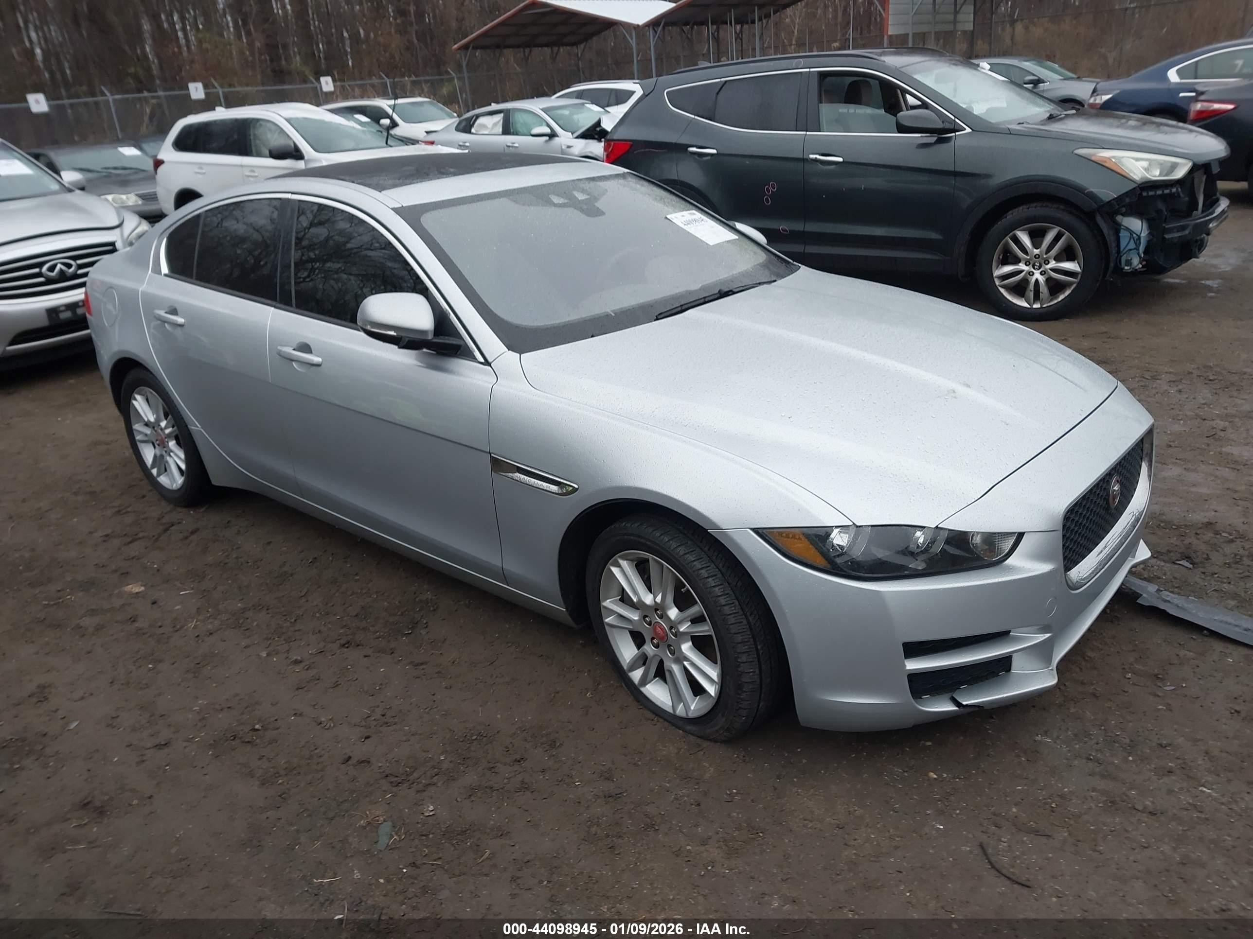 2018 Jaguar XE 25t Premium, VIN SAJAD4FX6JCP35636 — Front end