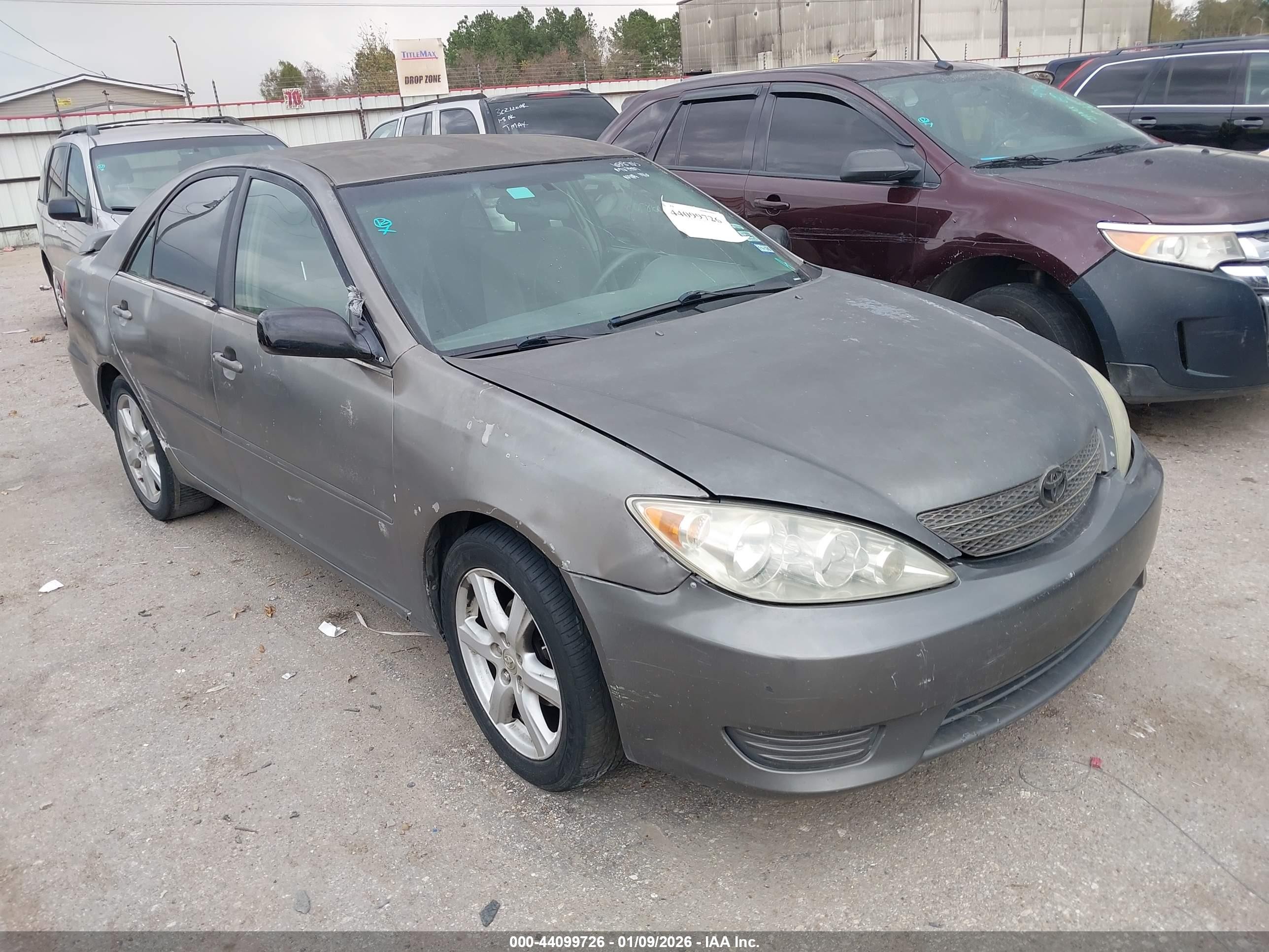 2005 Toyota Camry LE, VIN 4T1BE32K85U628703 — Бок