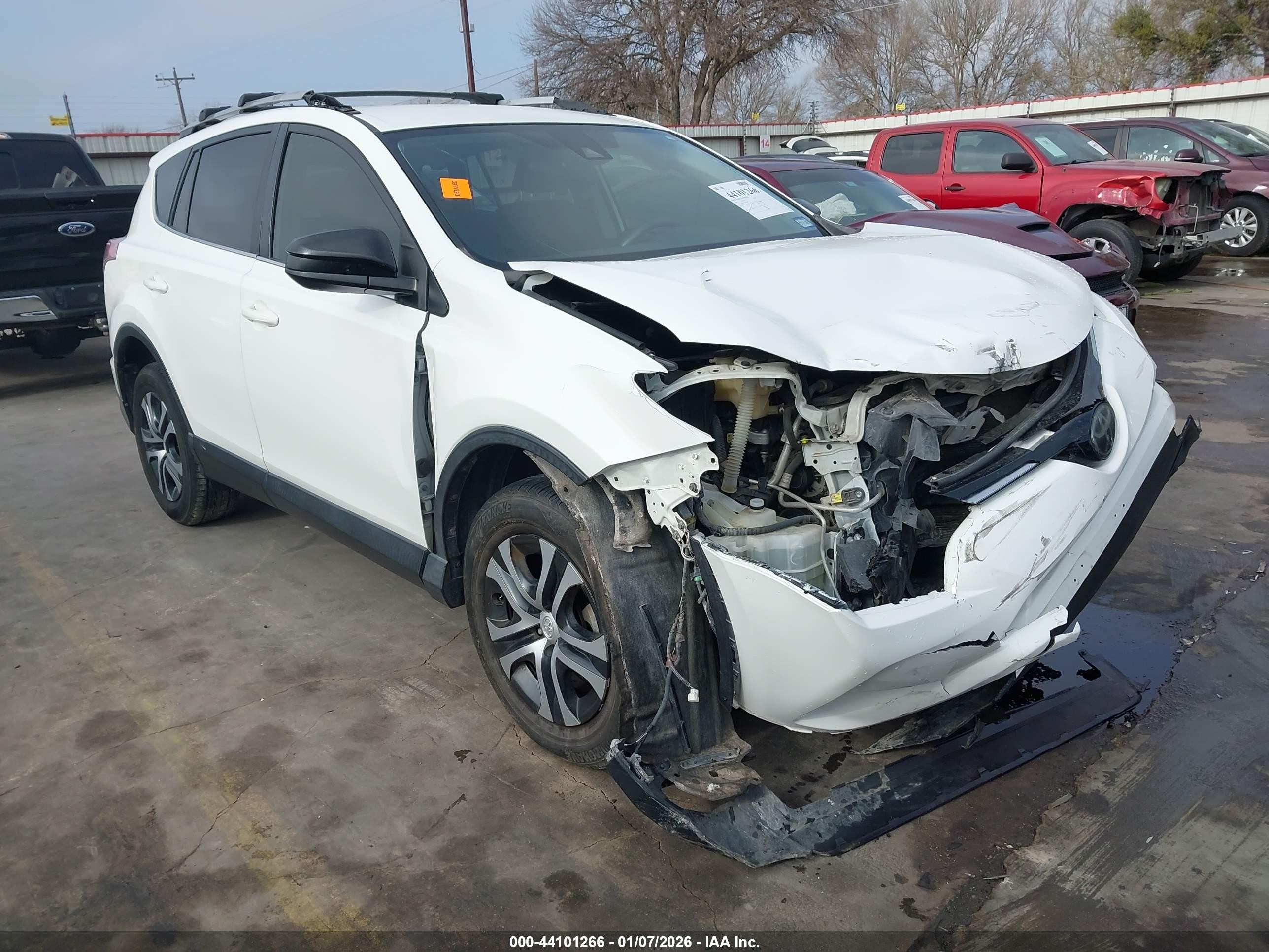 2017 Toyota RAV4 LE, VIN JTMZFREV4HJ132084 — Front end