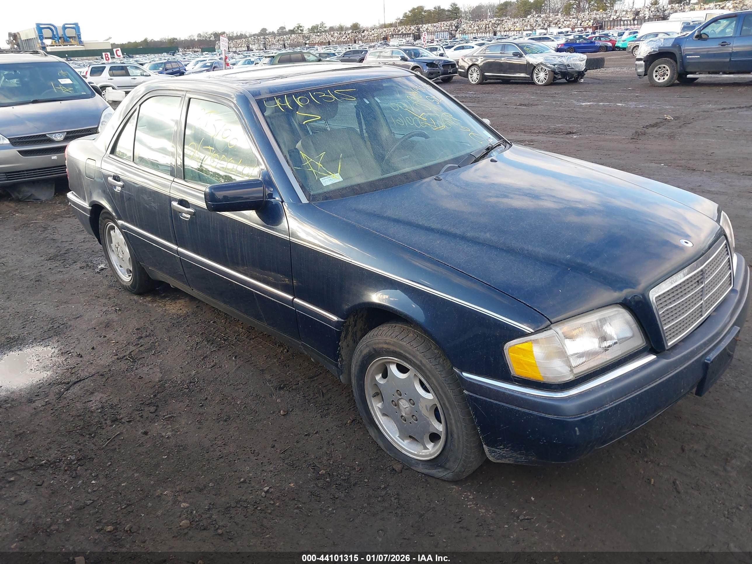 1996 Mercedes-Benz C, VIN WDBHA22E4TF413947 — Front end