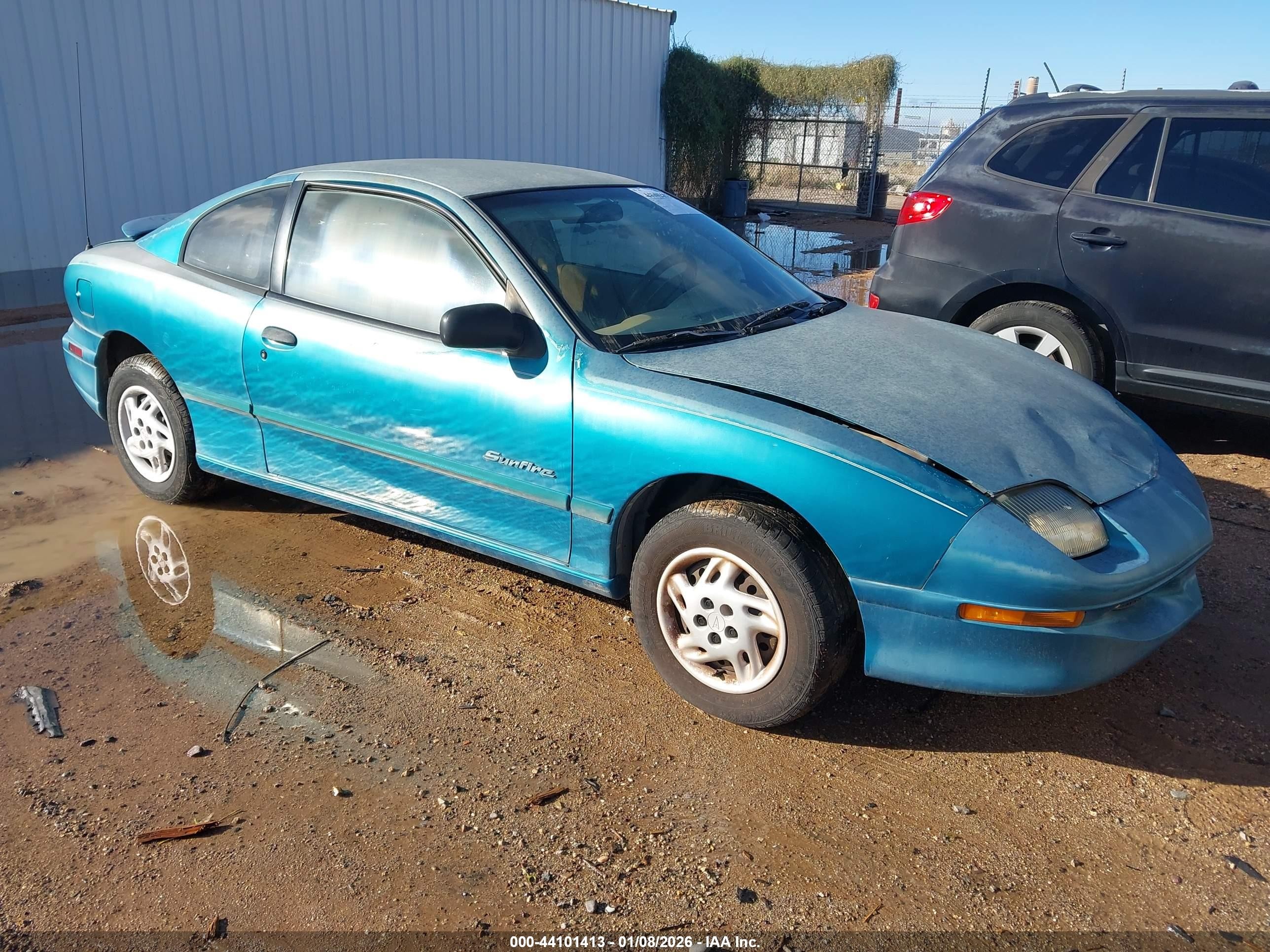 1997 Pontiac Sunfire SE, VIN 1G2JB1249V7610955 — Front end