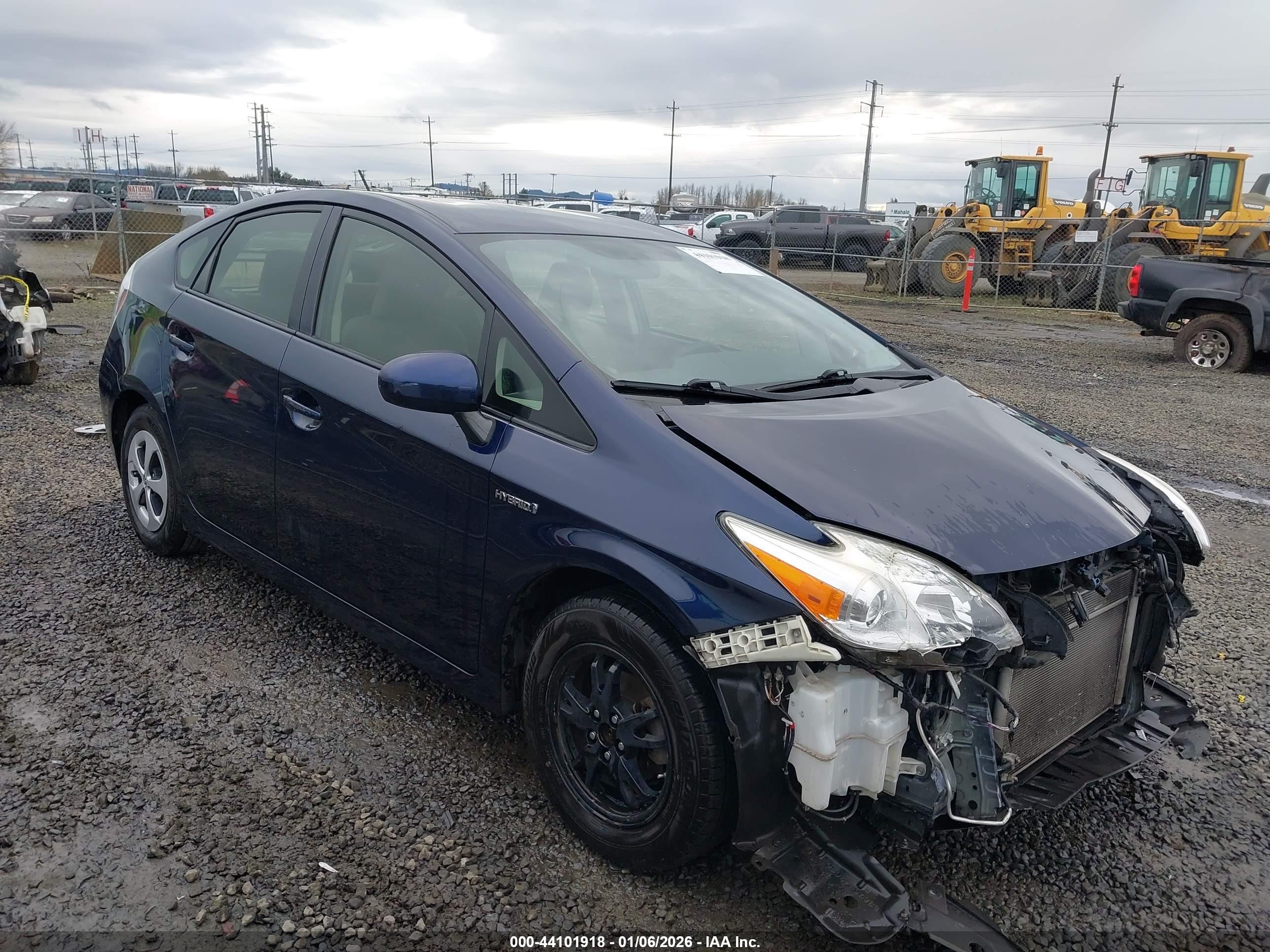 2015 Toyota Prius Persona Series, VIN JTDKN3DU0F0443217 — Front end