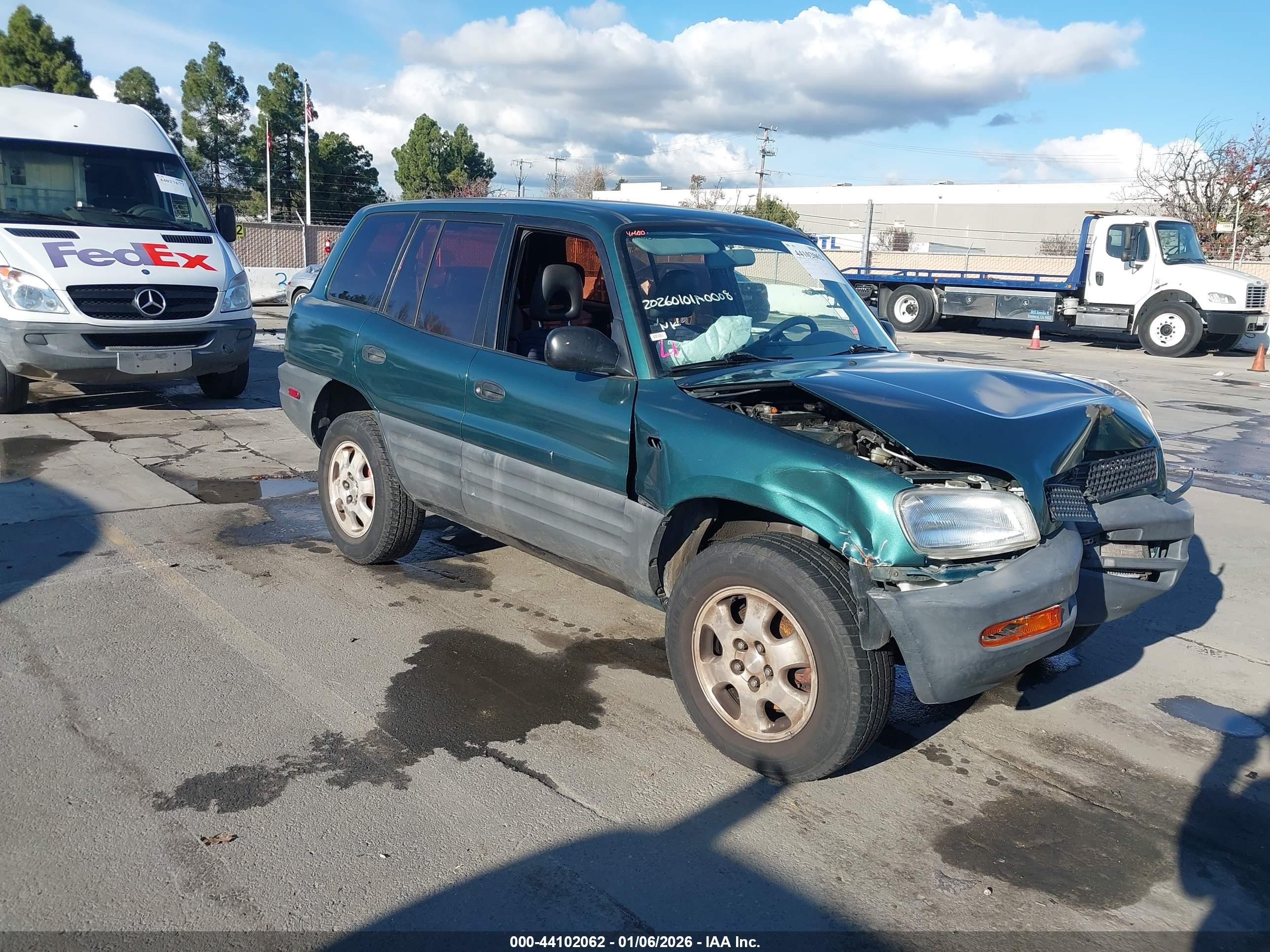 1997 Toyota RAV4, VIN JT3HP10V5V7065879 — Front end