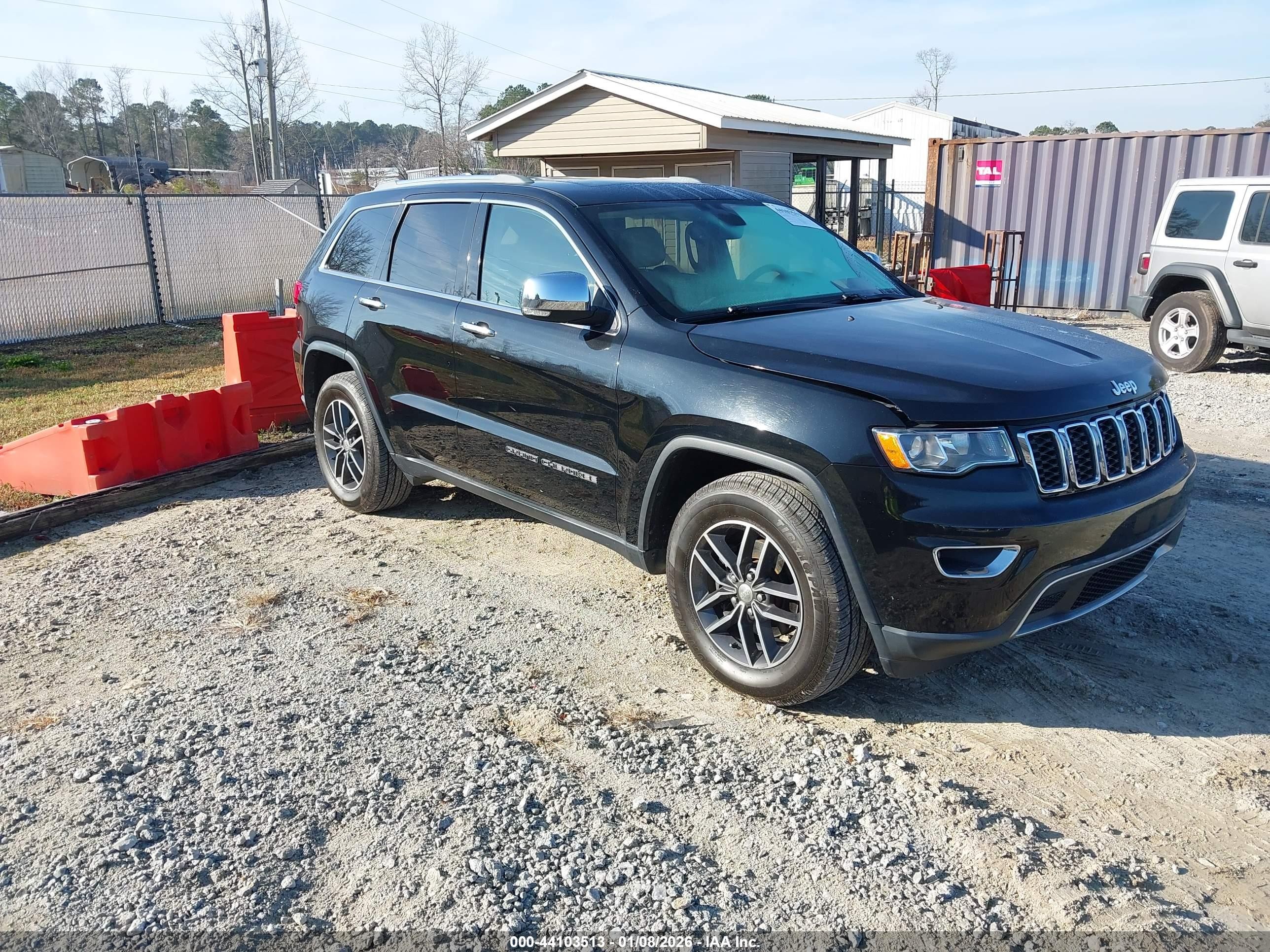 2018 Jeep Grand Cherokee Limited, VIN 1C4RJEBG2JC392443 — Side