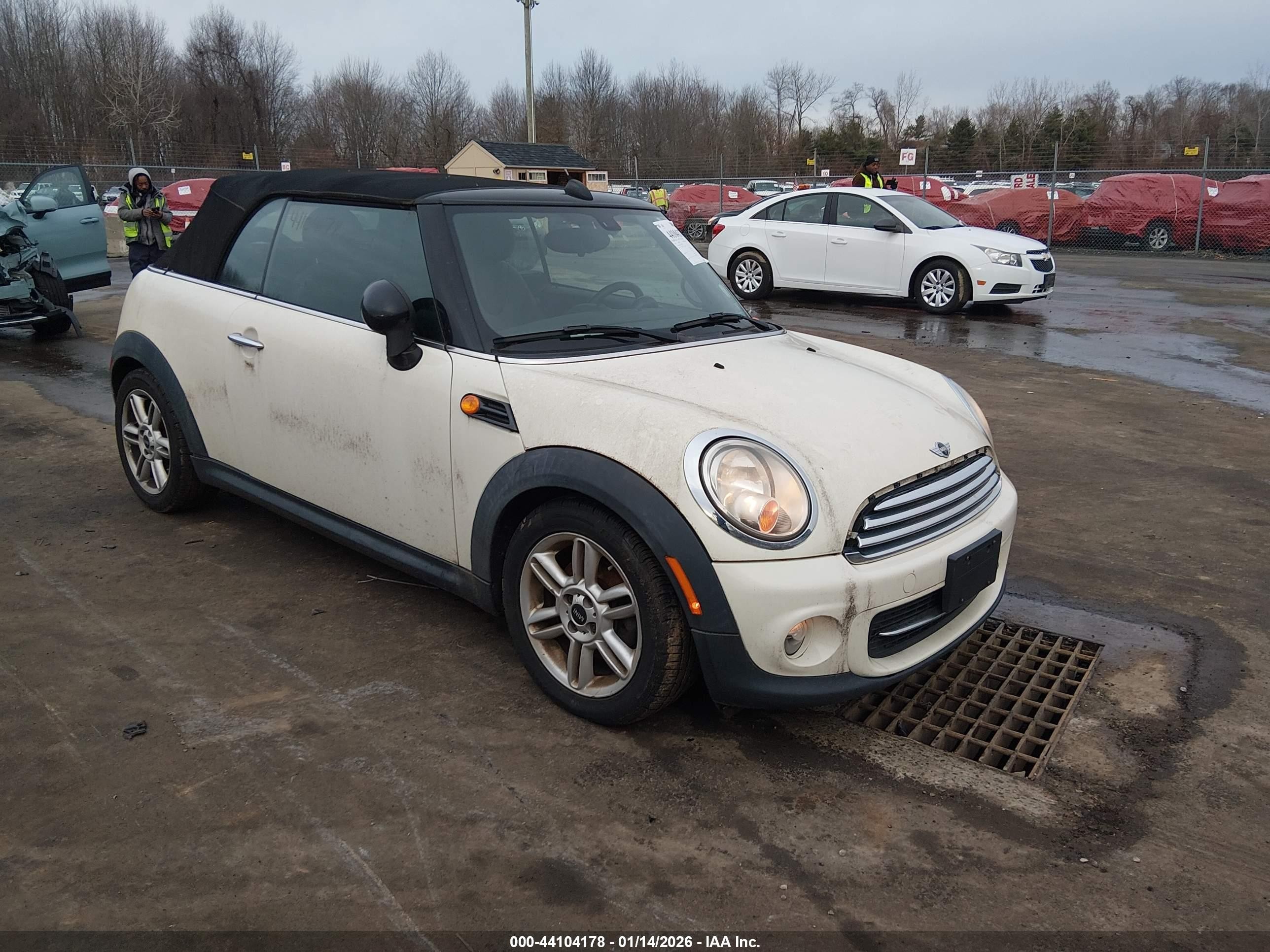 2015 MINI Convertible, VIN WMWZN3C55FT862023 — Перед