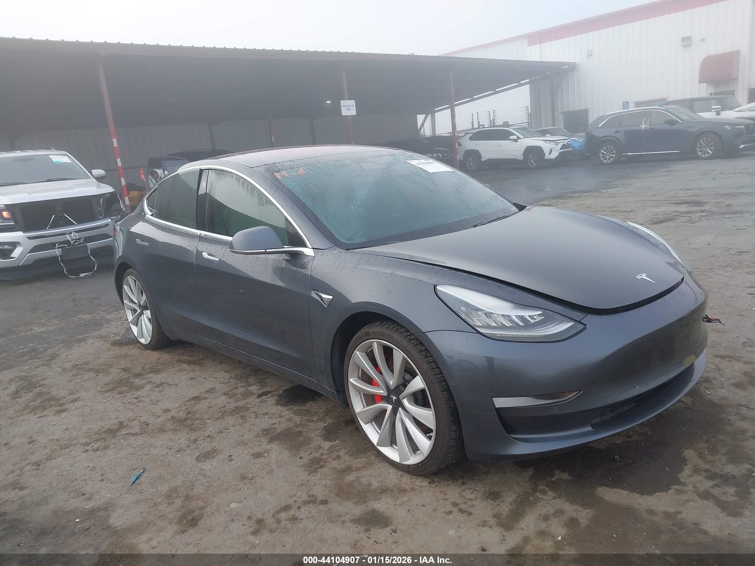 2018 Tesla Model 3 Long Range Battery, VIN 5YJ3E1EB8JF081931 — Пресная вода