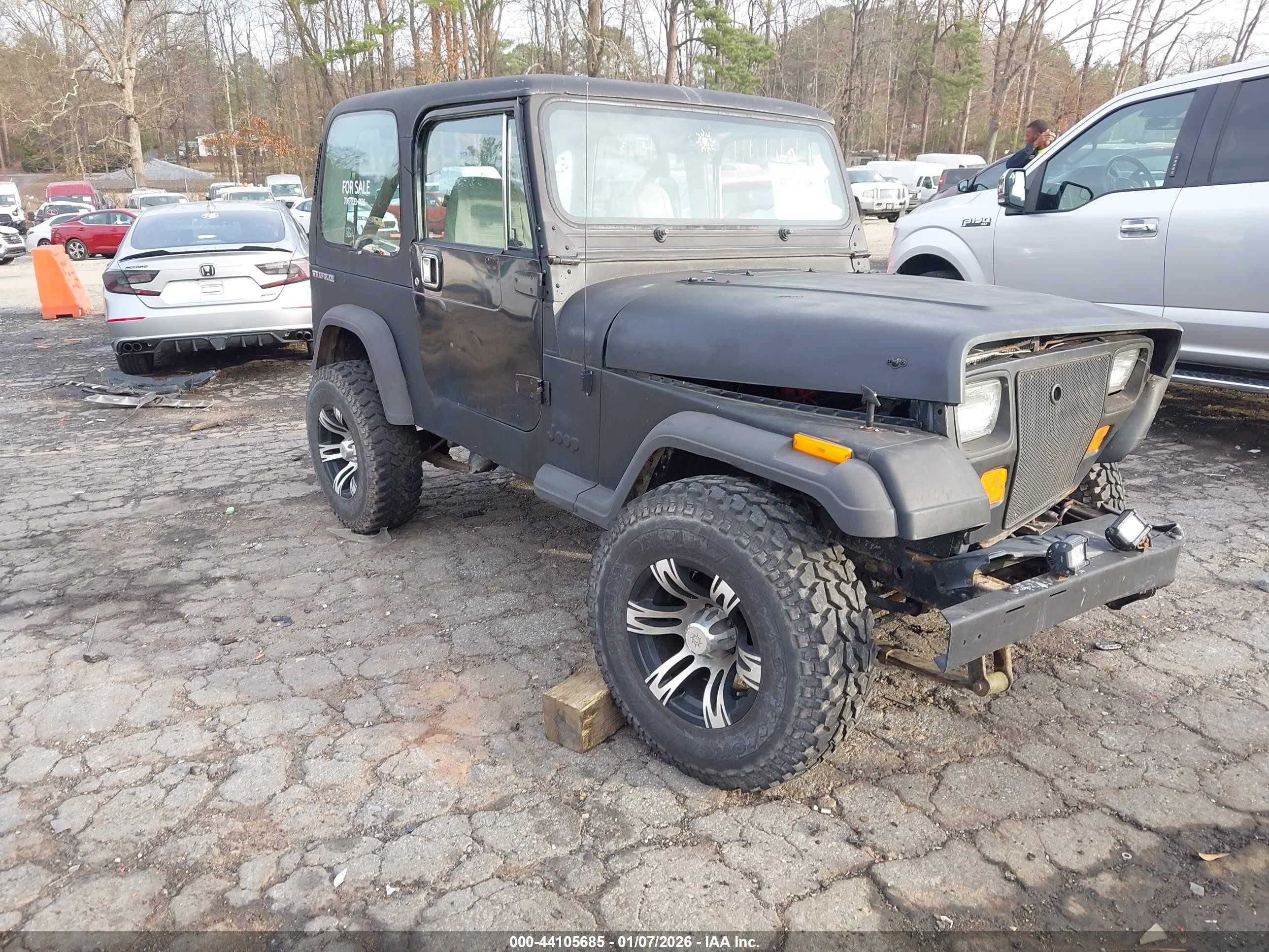 1989 Jeep Wrangler, VIN 2J4FY29T9KJ116276 — Front end