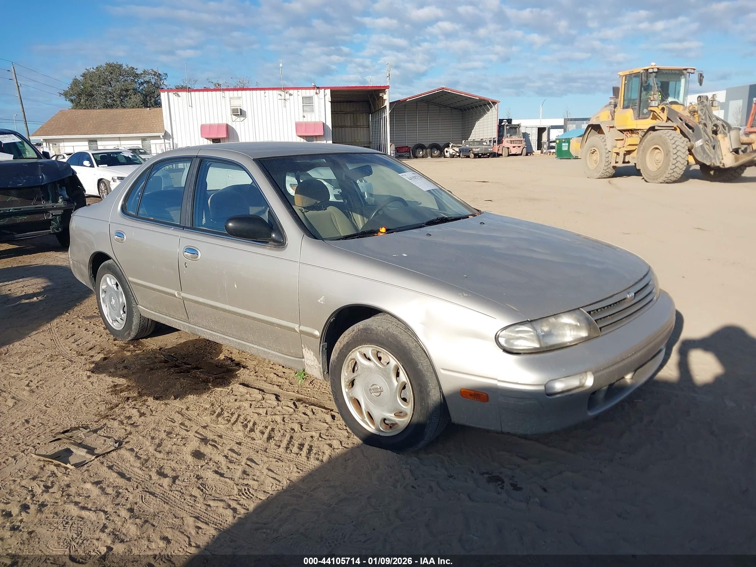 1996 Nissan Altima XE, VIN 1N4BU31D5TC138562 — Rear end