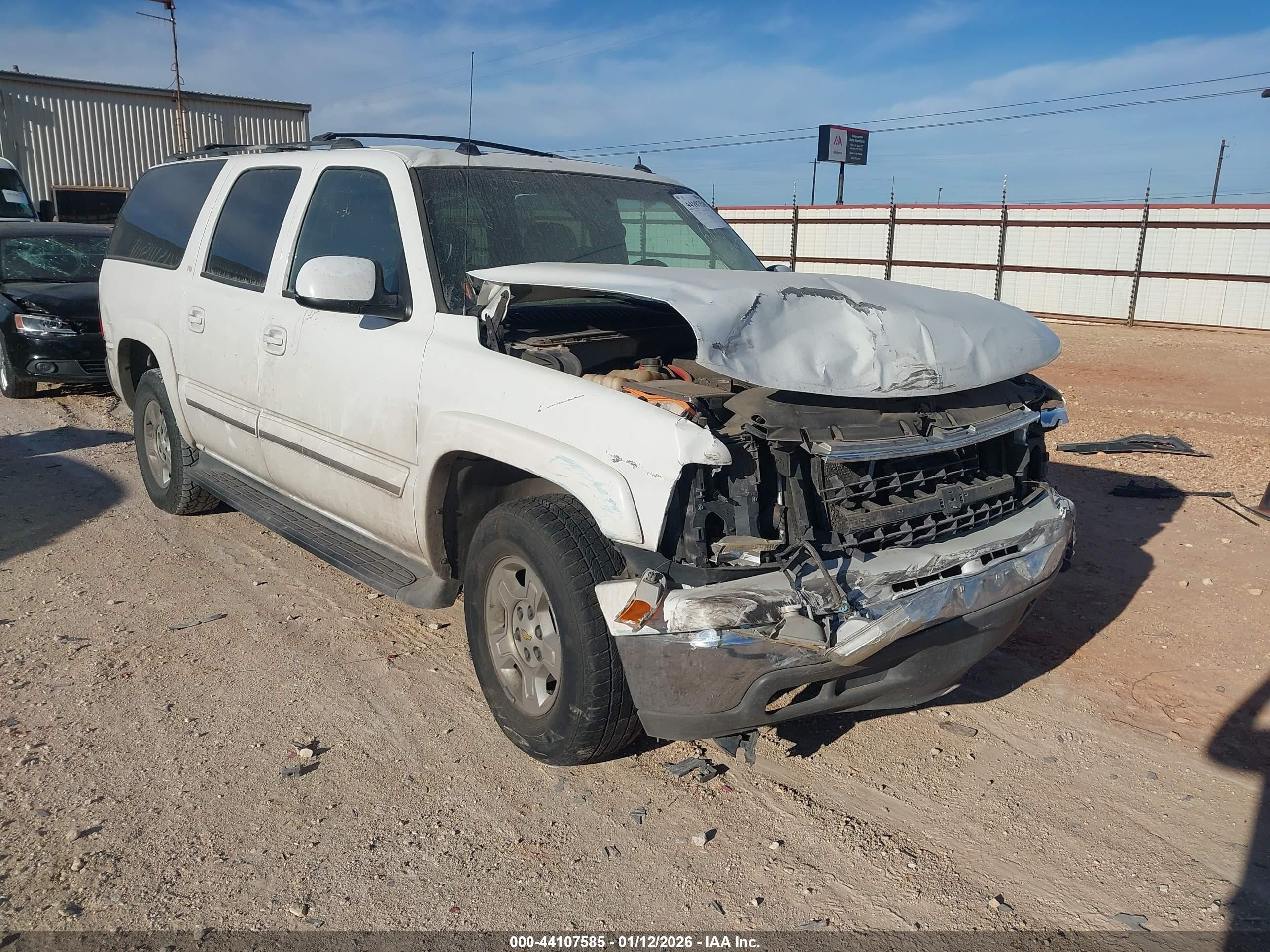 2005 Chevrolet Suburban Z71, VIN 3GNEC16Z75G226815 — Front end