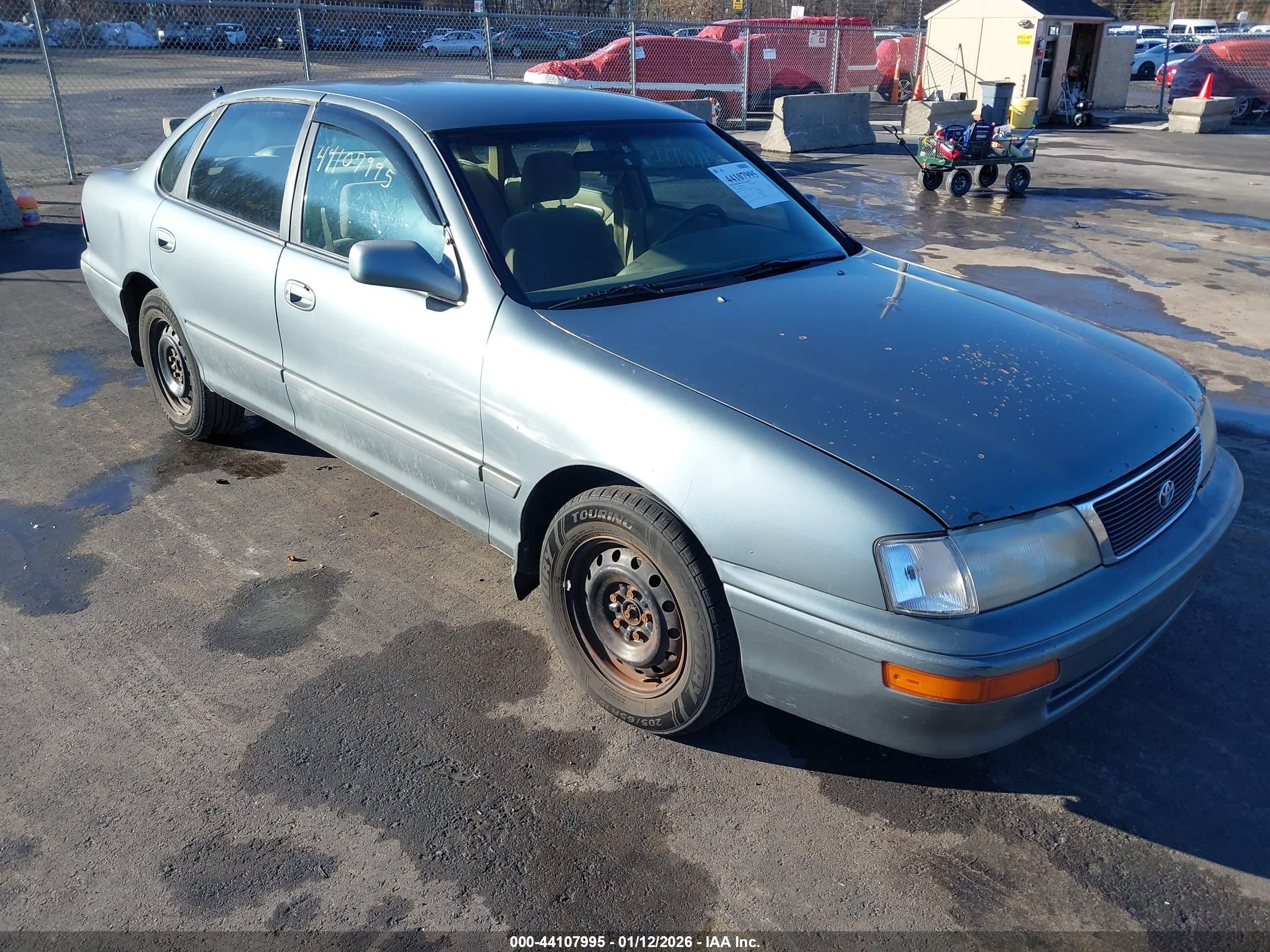 1997 Toyota Avalon XL, VIN 4T1BF12B7VU210814 — Rear end