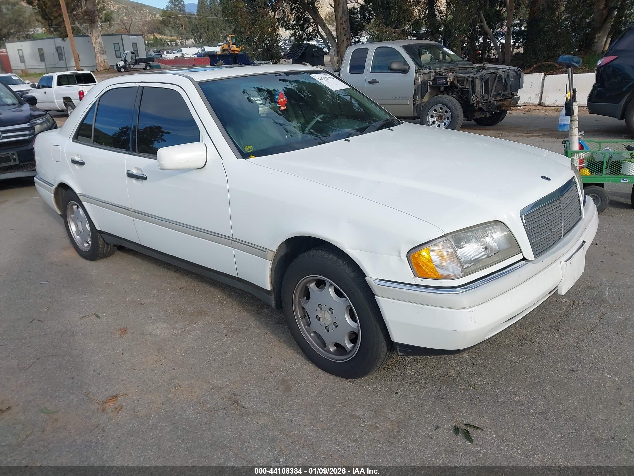 1997 Mercedes-Benz C 230/260/280/320, VIN WDBHA23E4VA488372 — Side