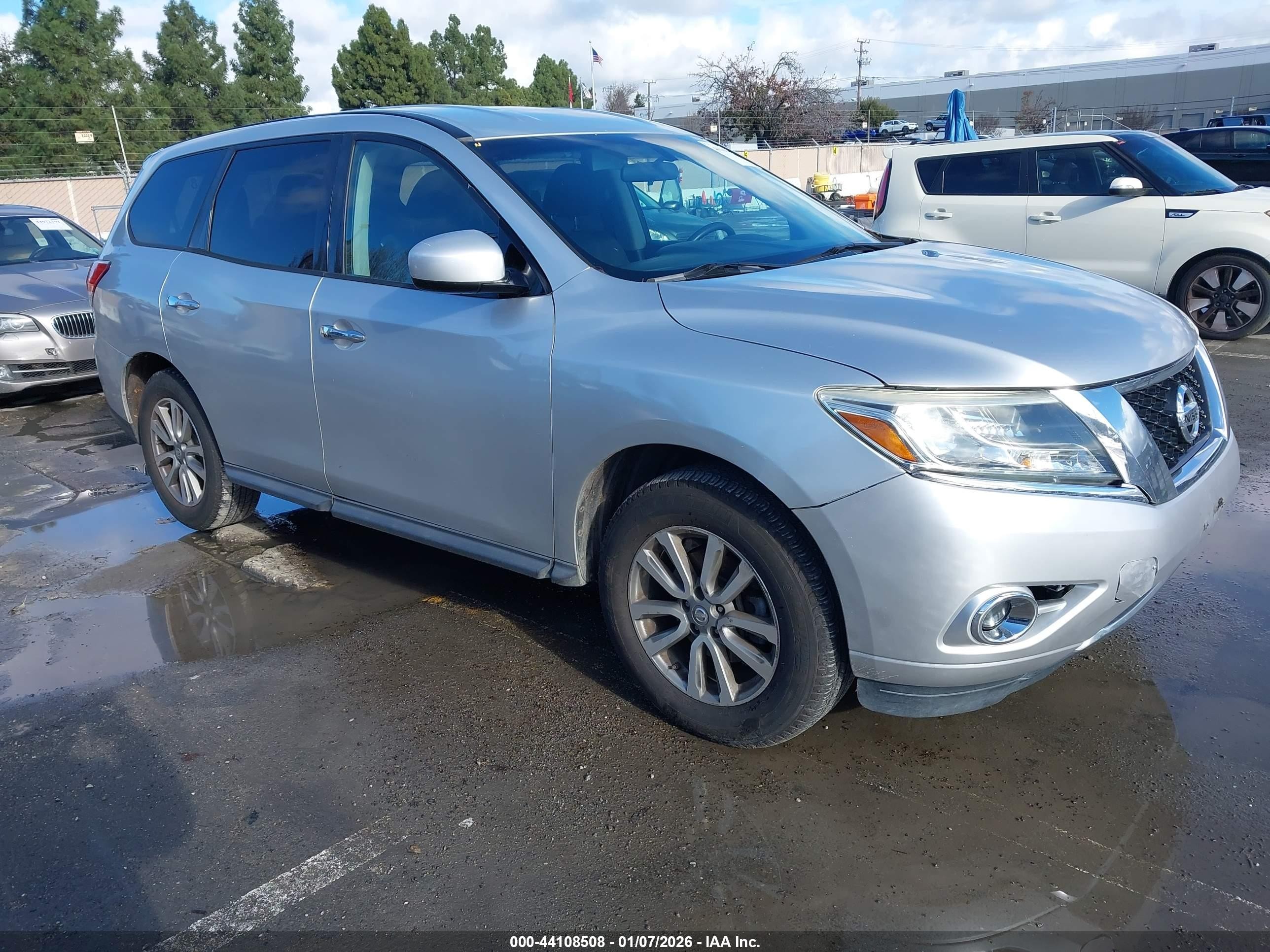 2013 Nissan Pathfinder S, VIN 5N1AR2MN6DC641763 — Auction photo