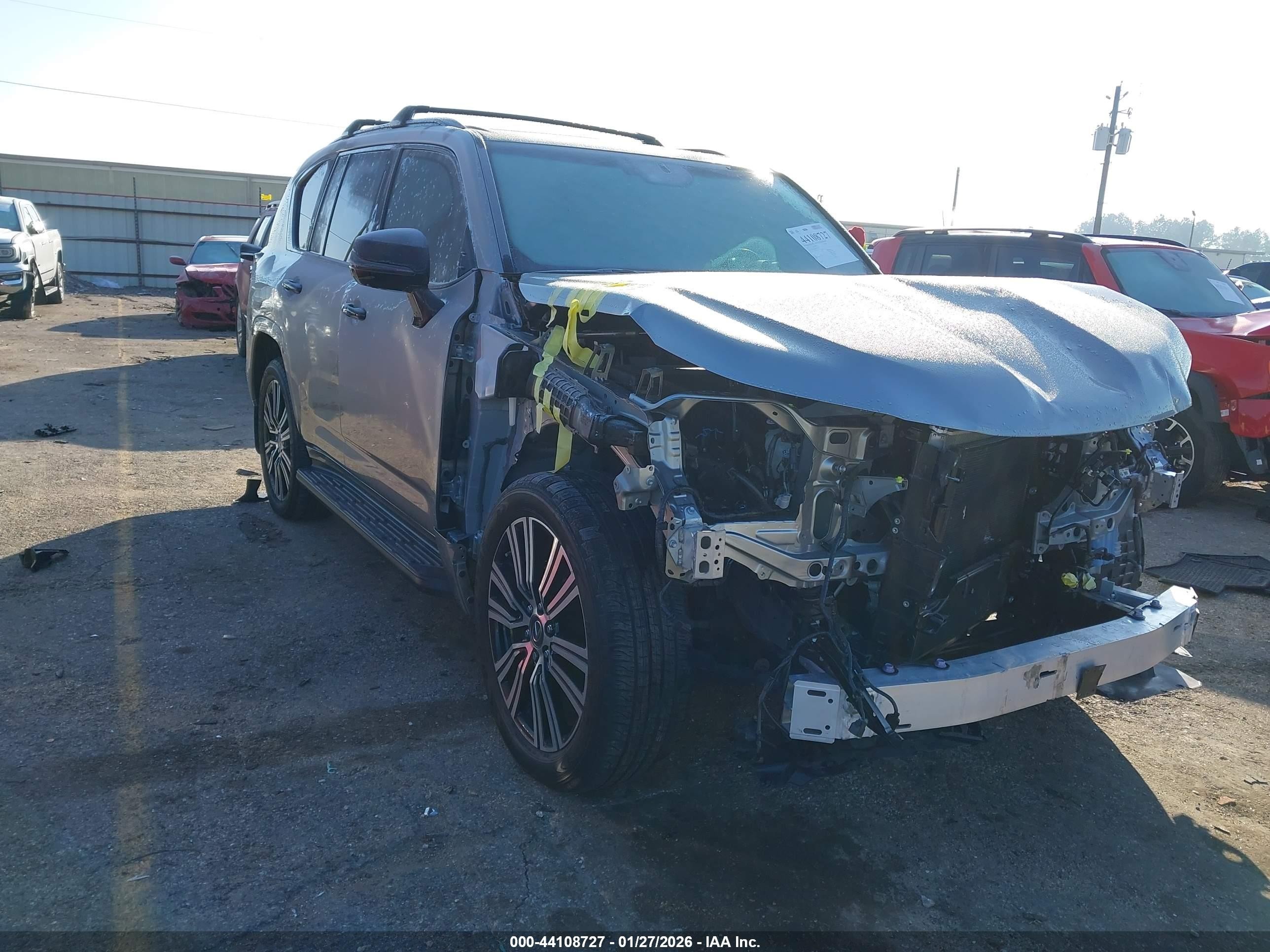 2023 Lexus LX 600 Luxury, VIN JTJGB7CX6P4031389 — Front end