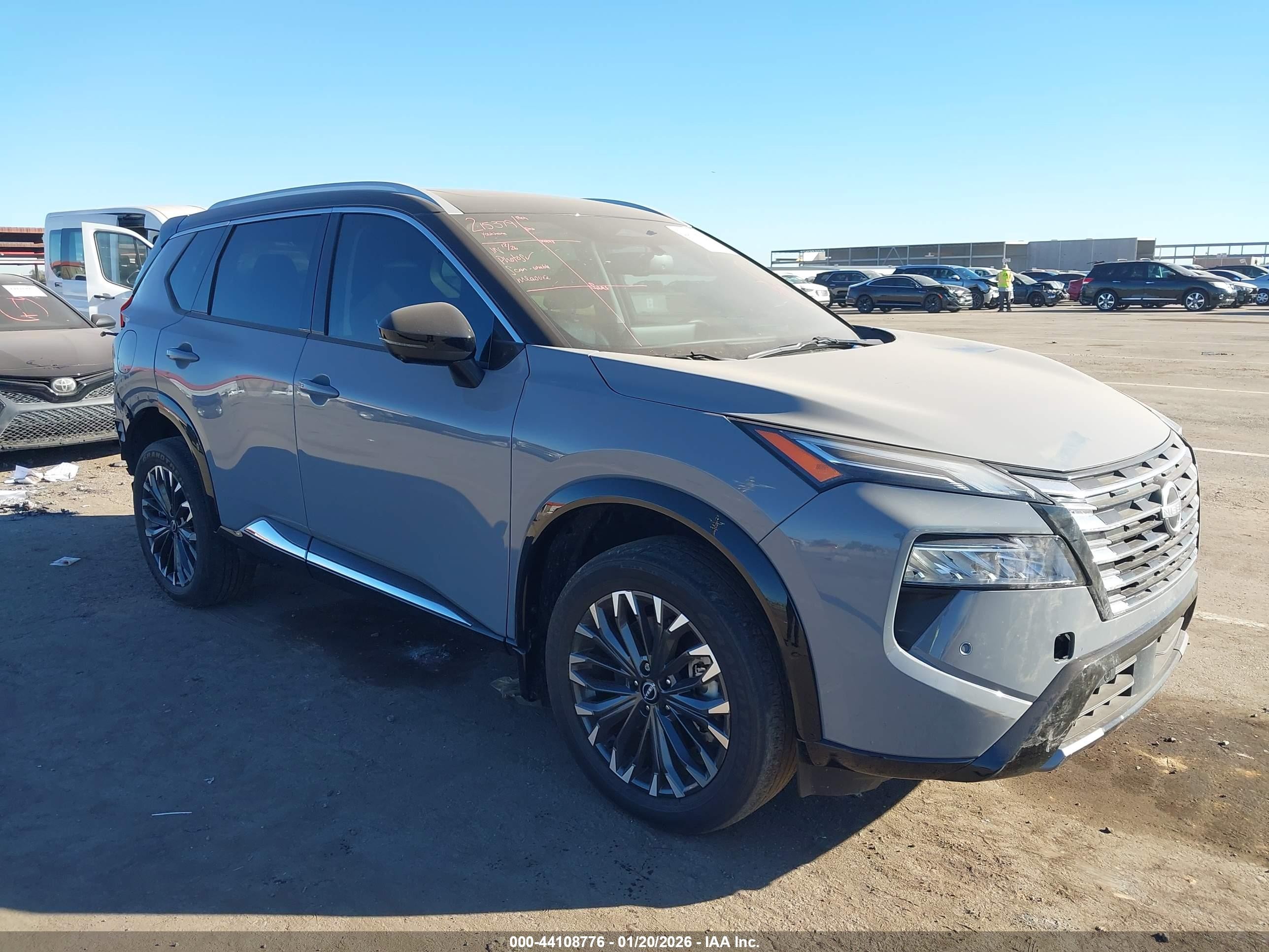2025 Nissan Rogue Platinum, VIN JN8BT3DC3SW380686 — Rear end