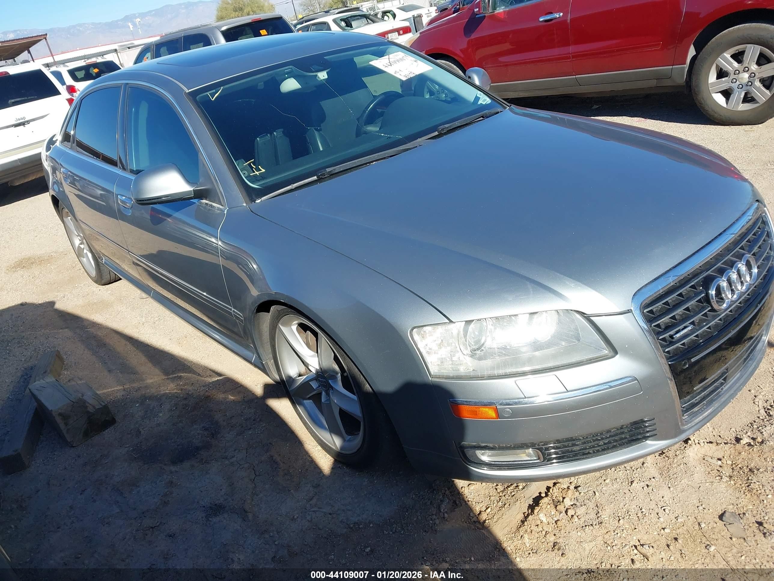 2010 Audi A8, VIN WAURVAFA8AN007987 — Перед