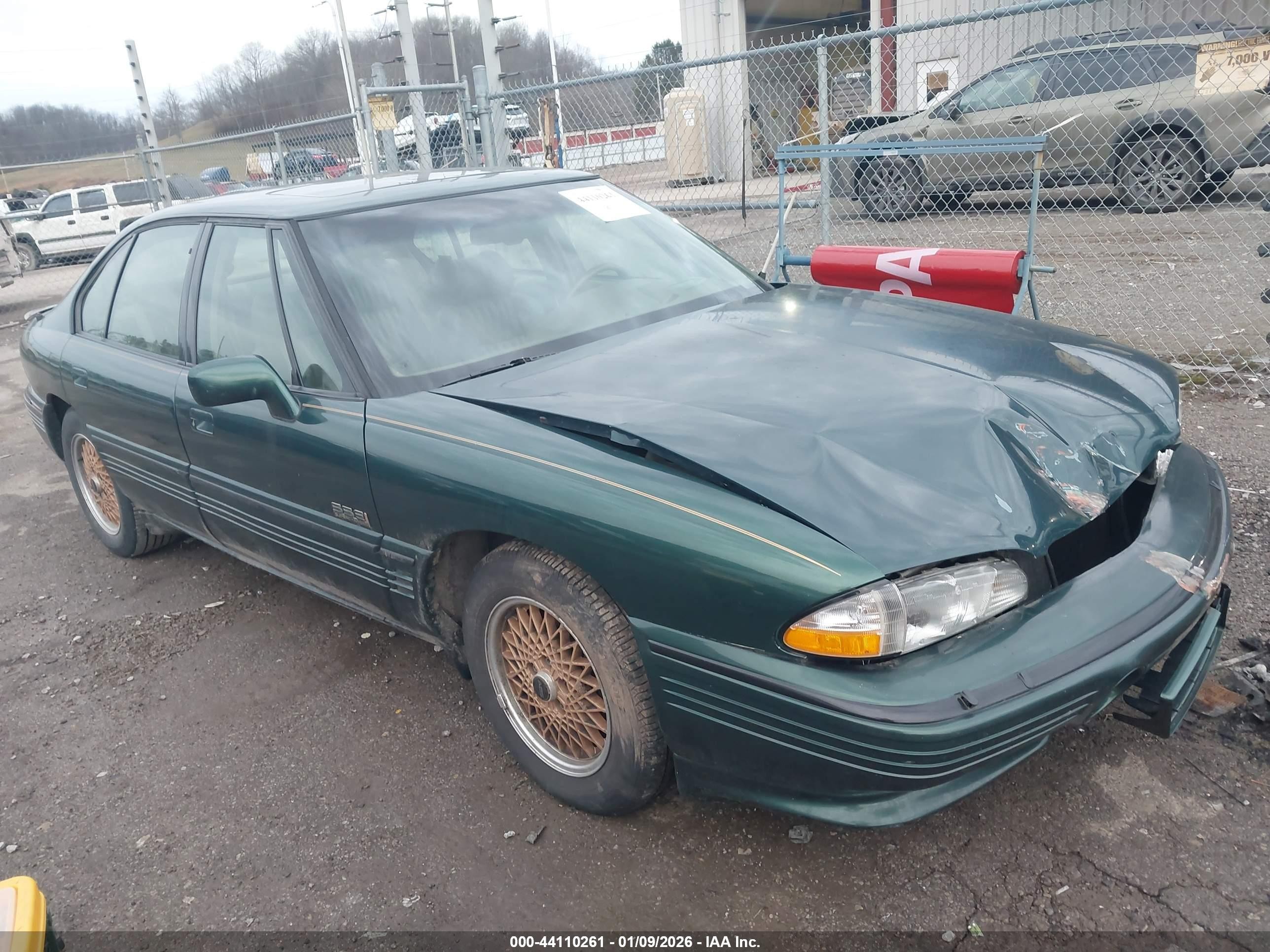 1993 Pontiac Bonneville, VIN 1G2HY5214P1213847 — Front end